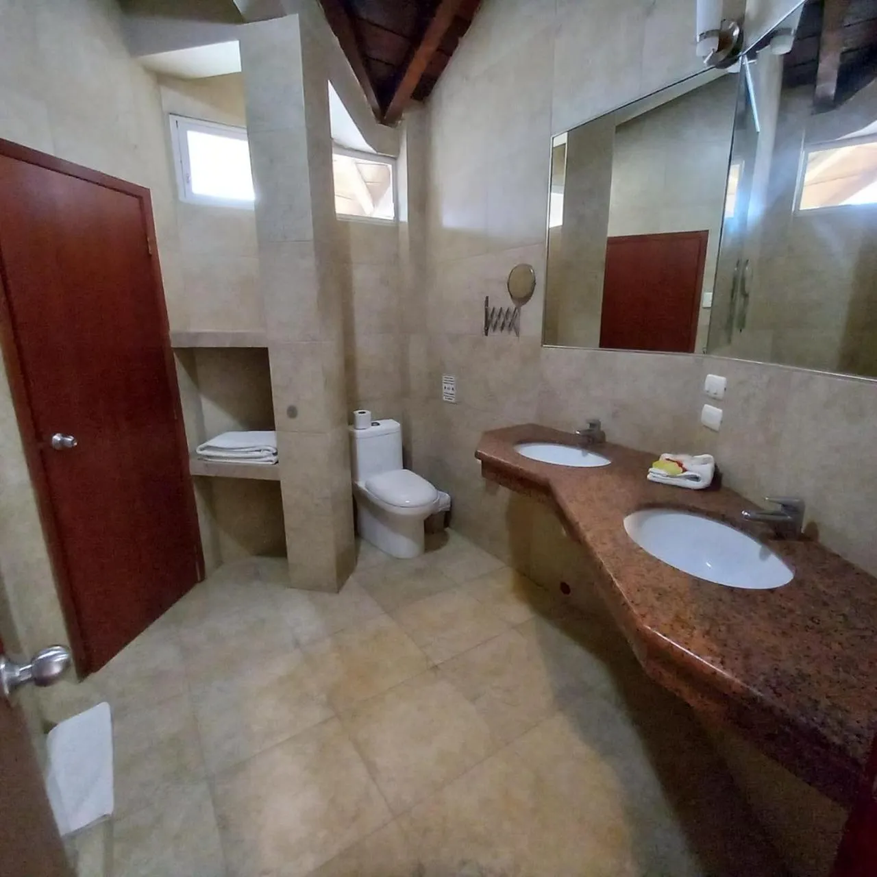 Bathroom in Howard Johnson by Wyndham Montañita