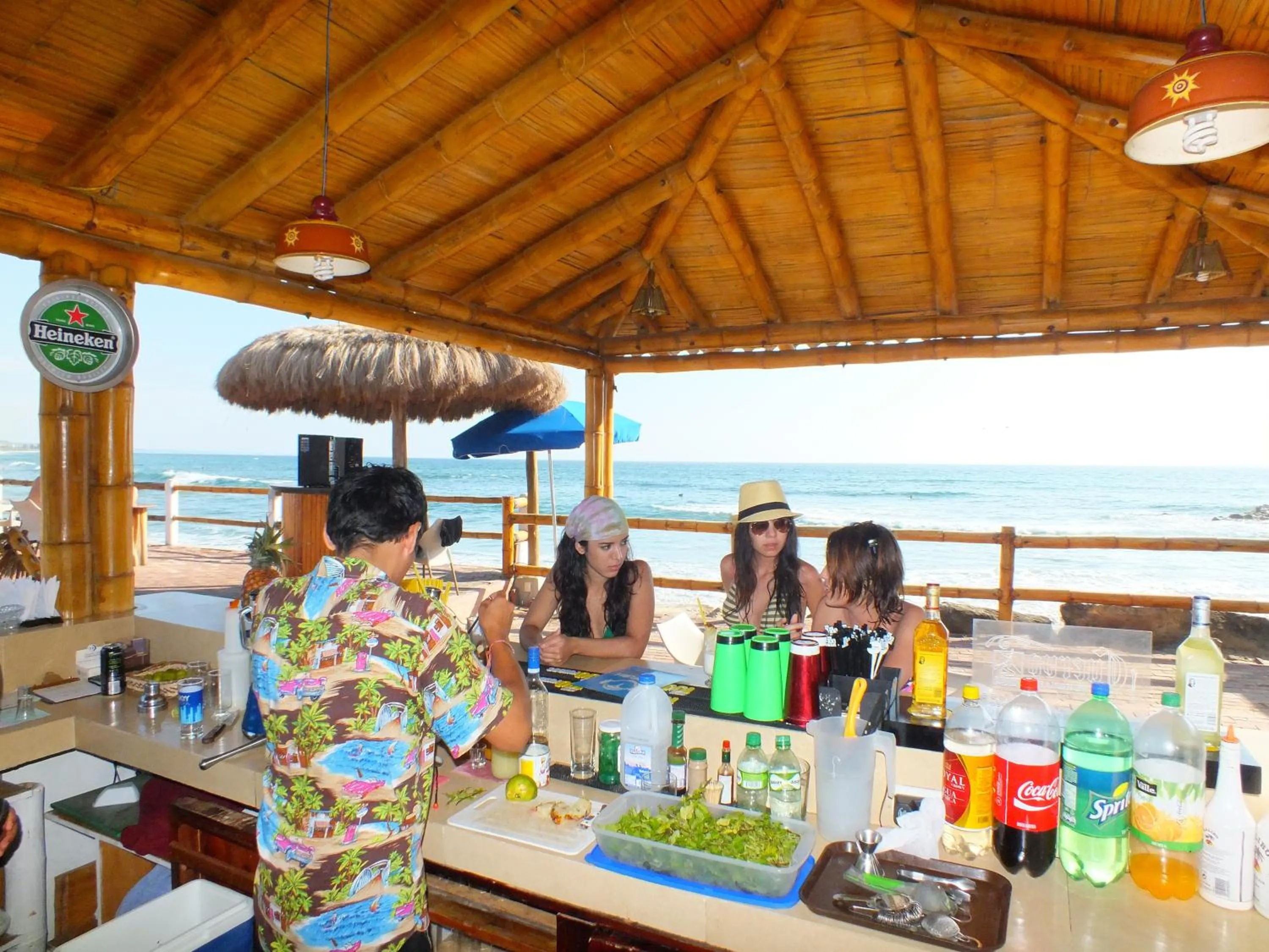 Restaurant/places to eat in Howard Johnson by Wyndham Montañita