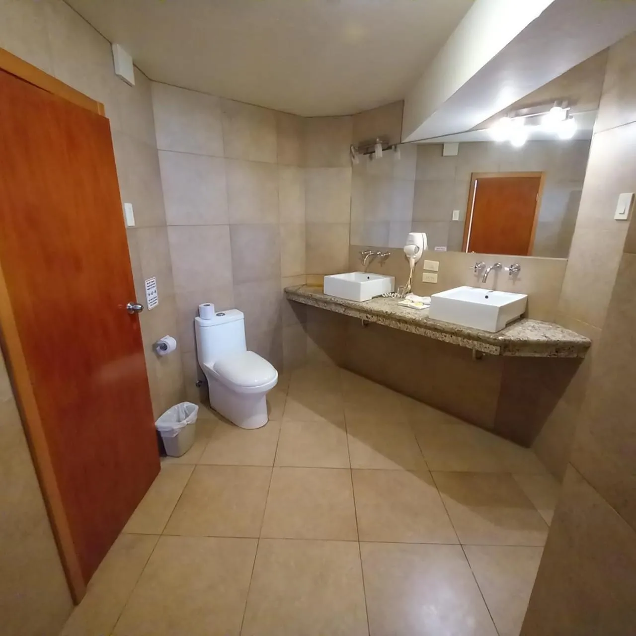 Bathroom in Howard Johnson by Wyndham Montañita