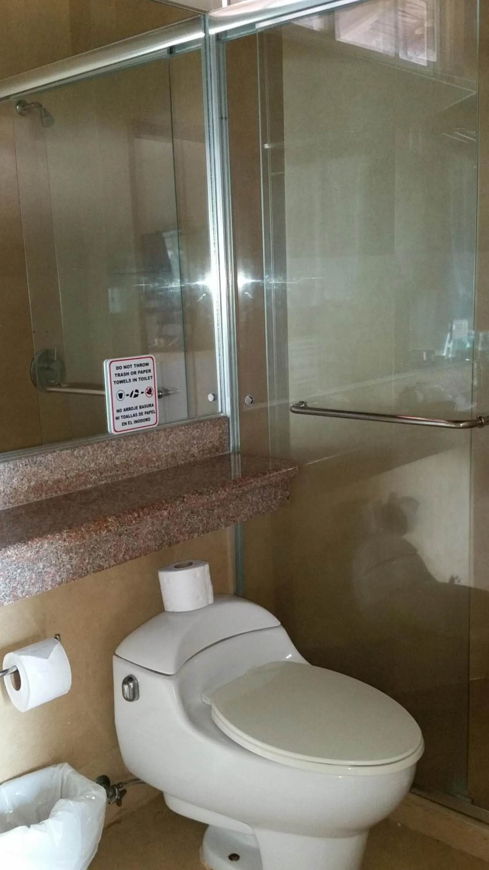 Bathroom in Howard Johnson by Wyndham Montañita