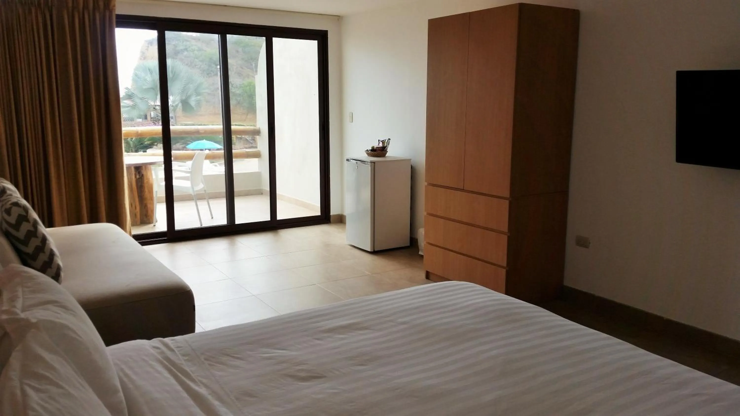 Bedroom, Bed in Howard Johnson by Wyndham Montañita