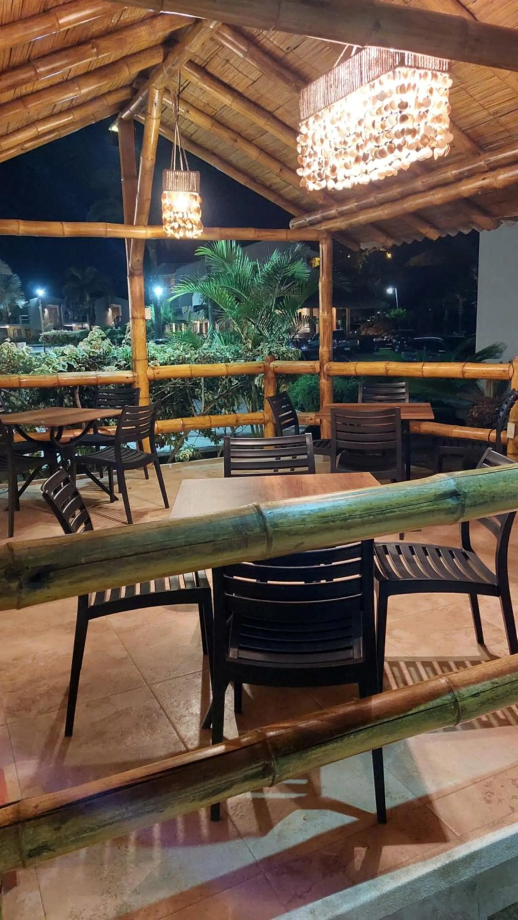 Restaurant/places to eat in Howard Johnson by Wyndham Montañita