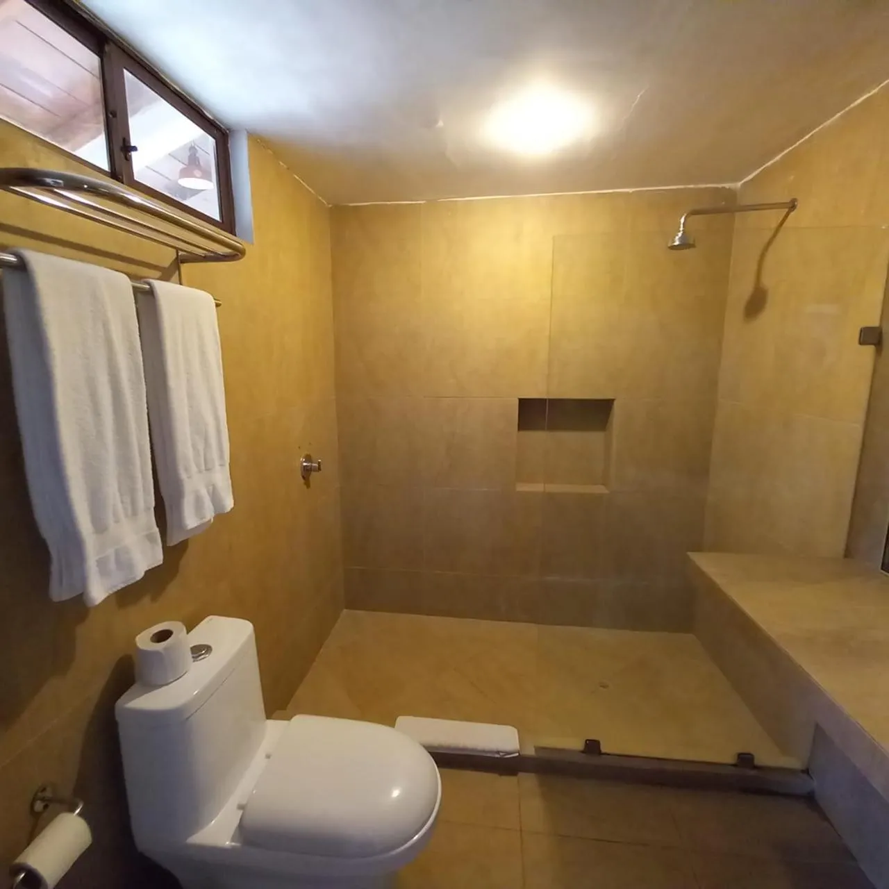 Bathroom in Howard Johnson by Wyndham Montañita