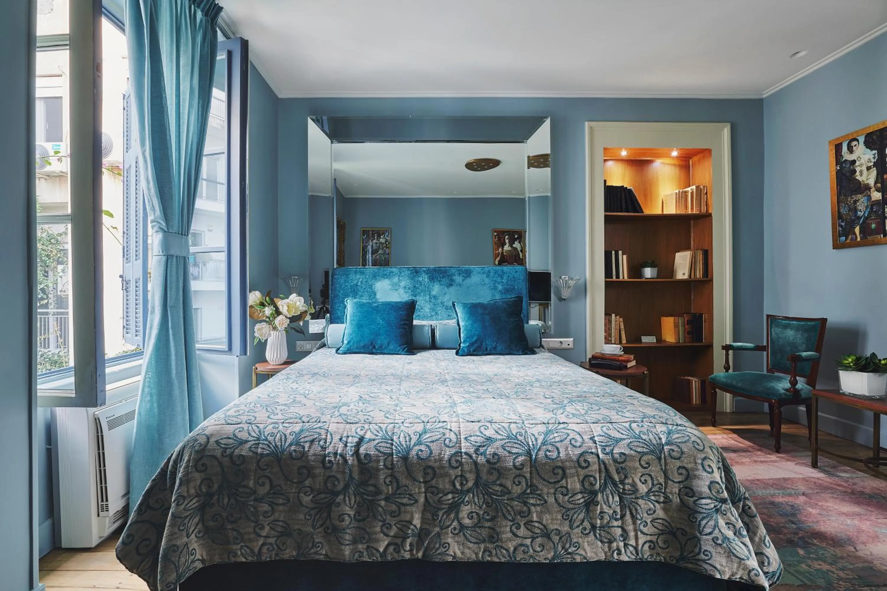 Seating area, Bed in Bohemian Suites Athens