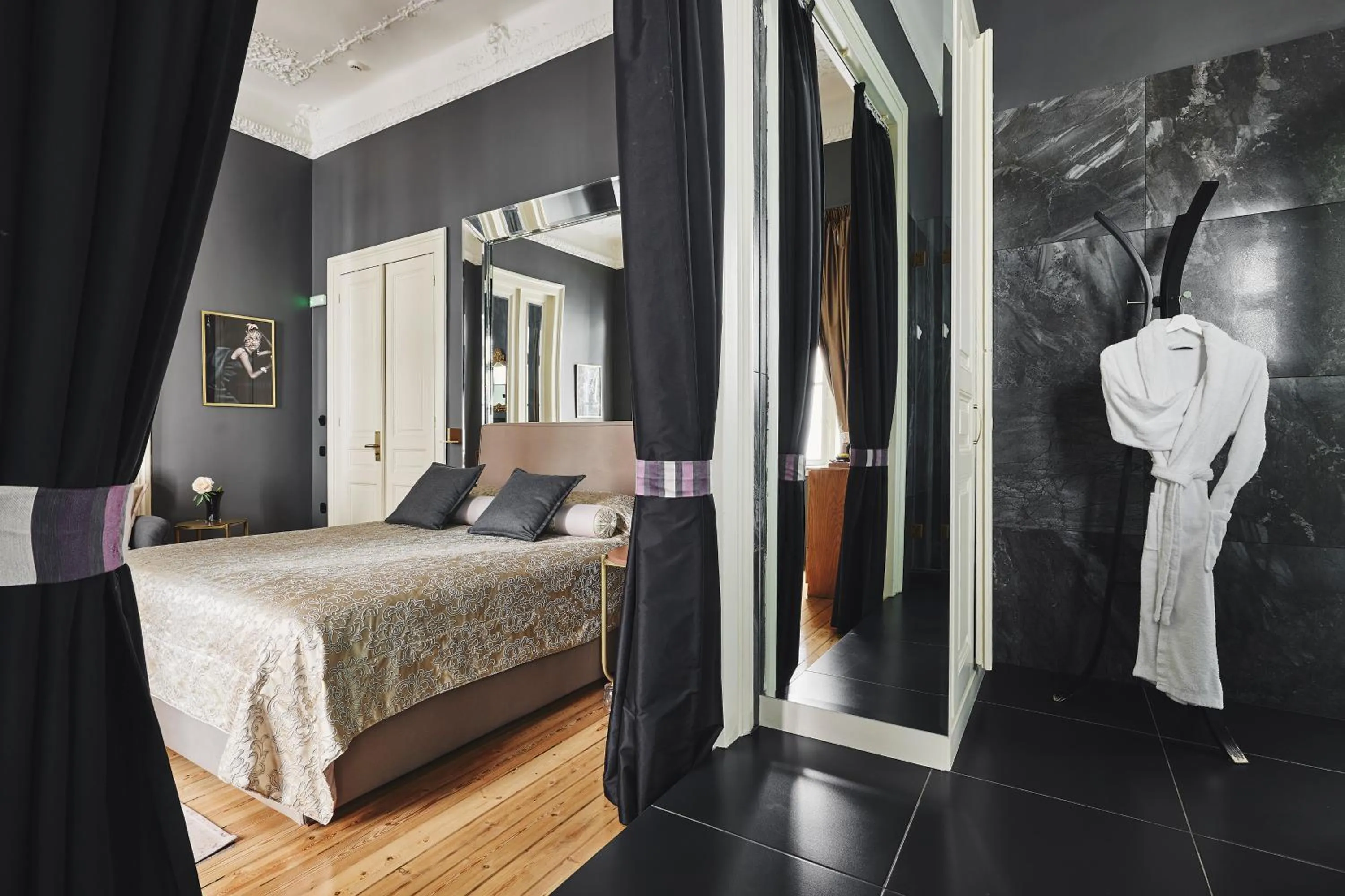 Bathroom, Bed in Bohemian Suites Athens