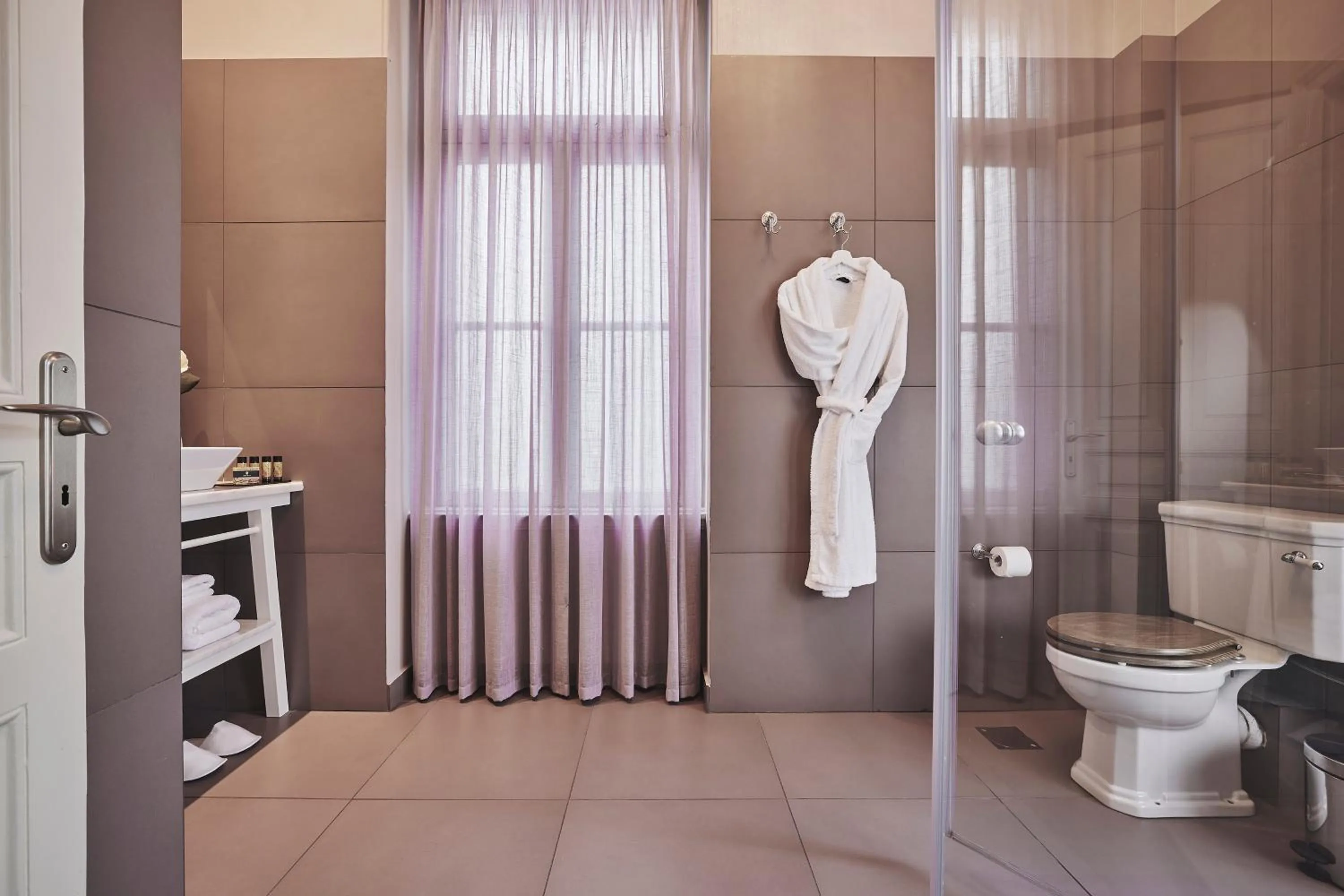 Shower in Bohemian Suites Athens