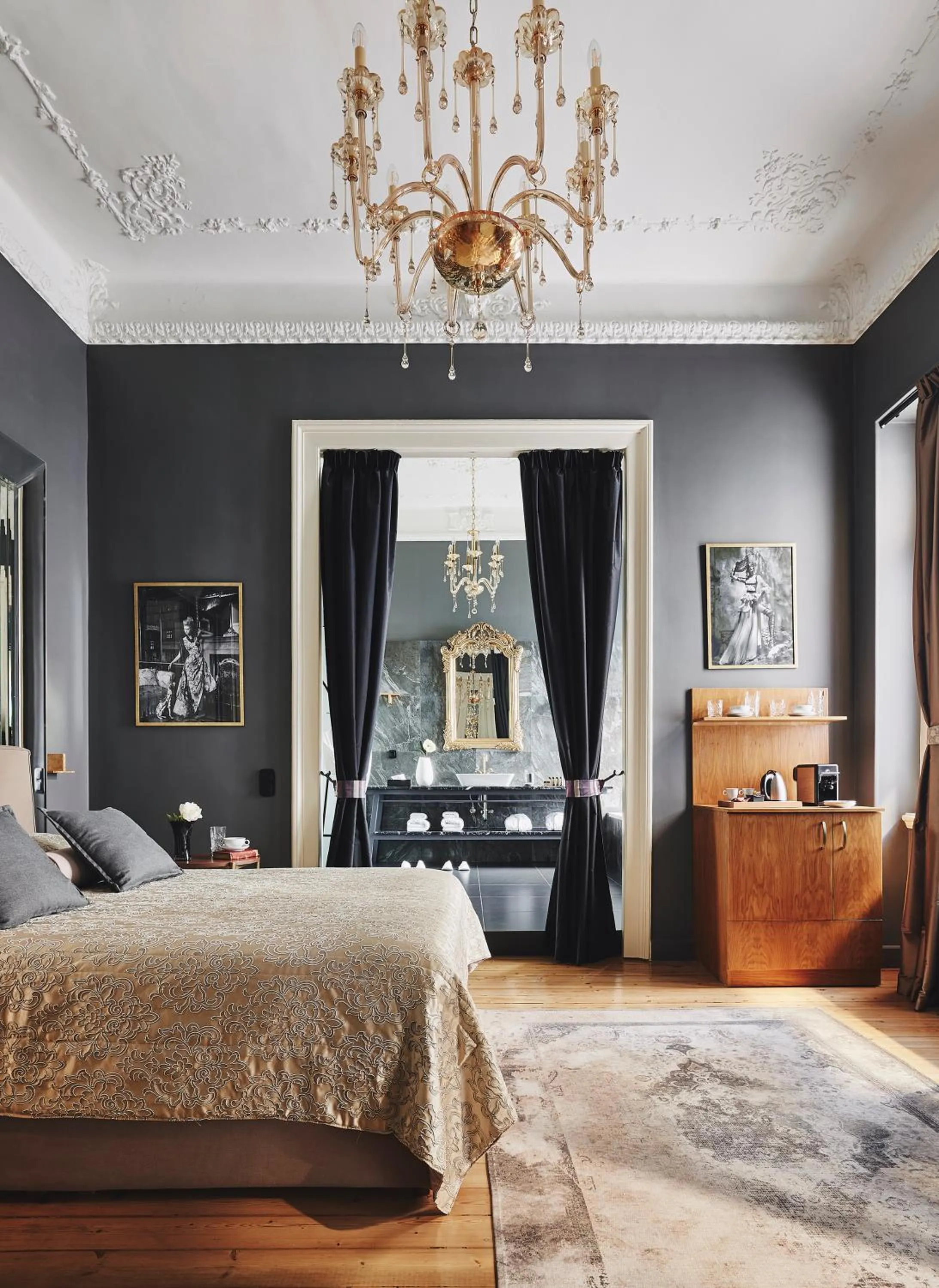 Bathroom, Bed in Bohemian Suites Athens