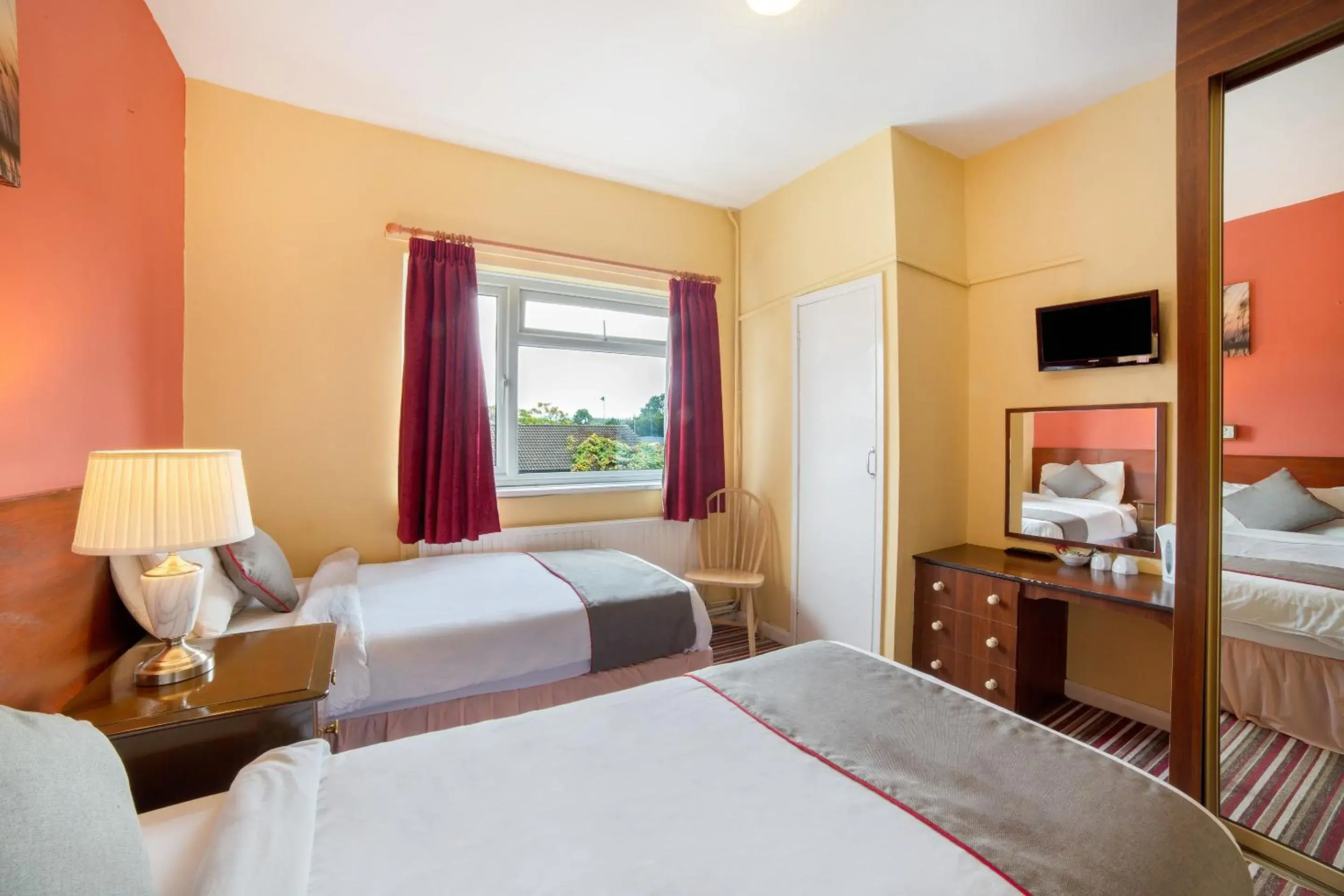 Bedroom, Bed in OYO The Royal Hotel Bedroom, Bed in OYO The Royal Hotel