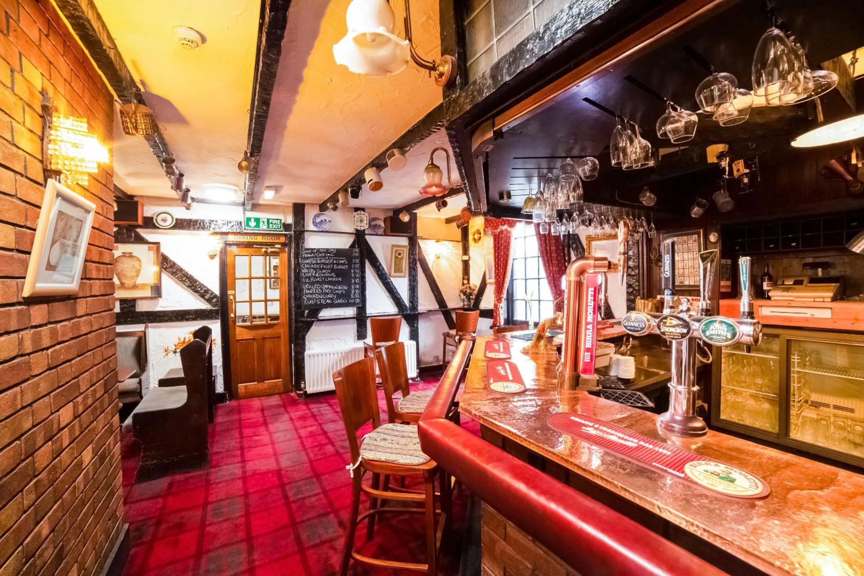 Restaurant/places to eat in OYO The Royal Hotel