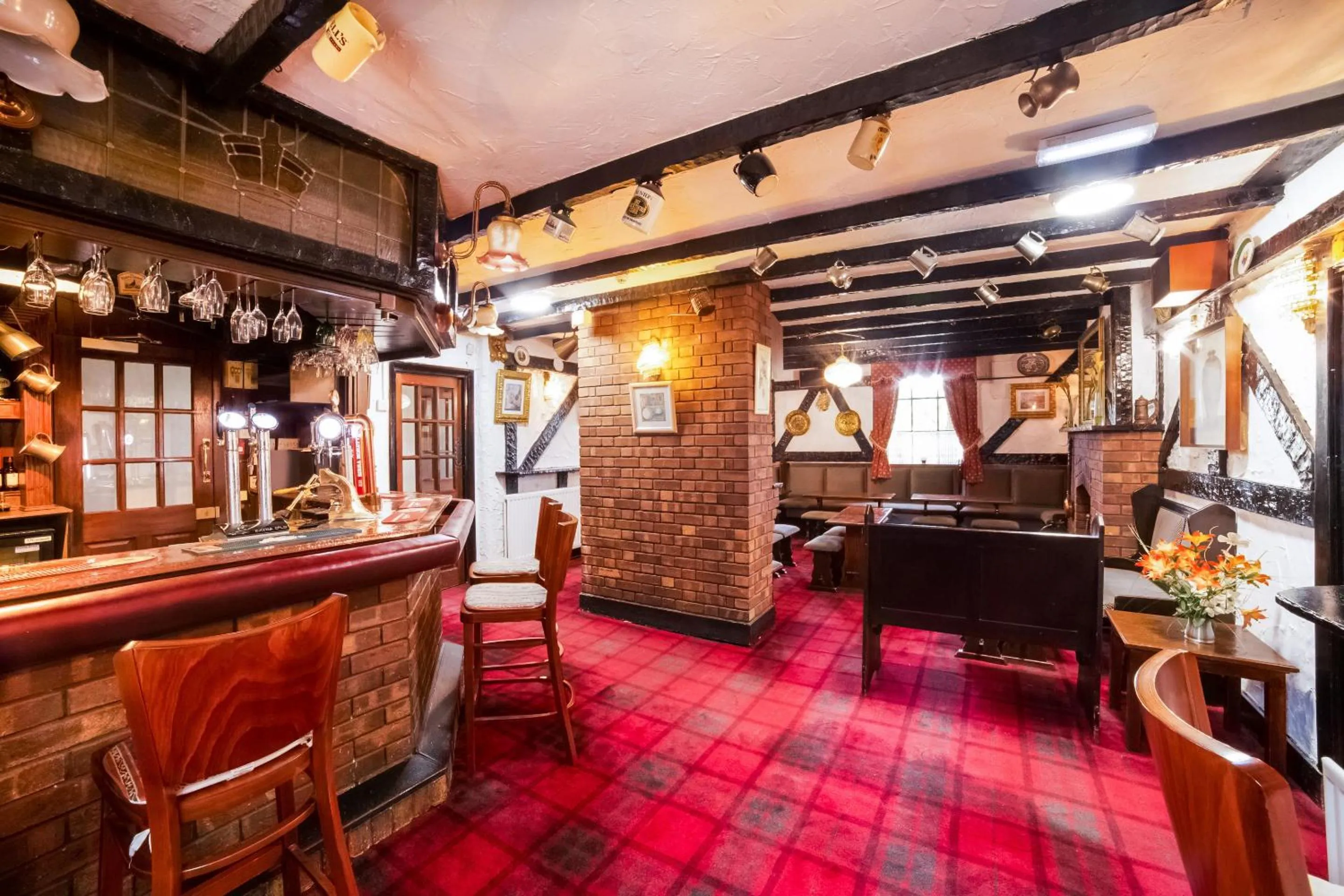 Restaurant/places to eat in OYO The Royal Hotel