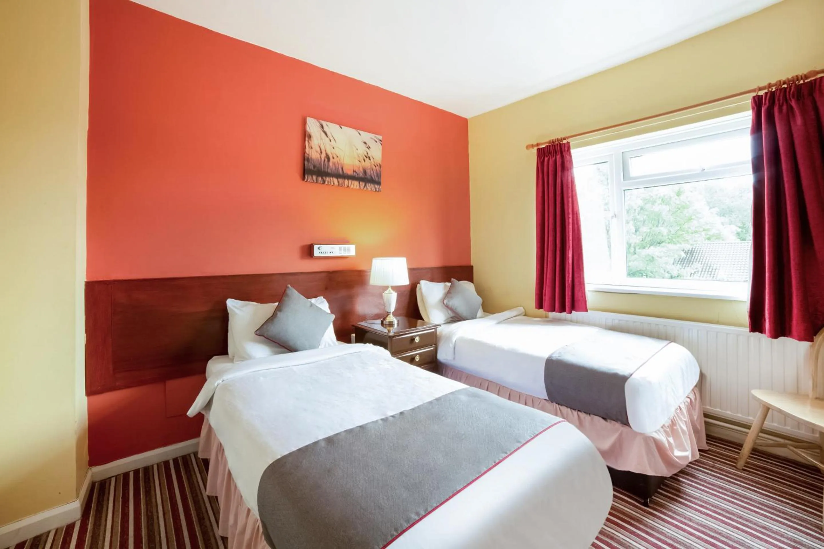 Bedroom, Bed in OYO The Royal Hotel