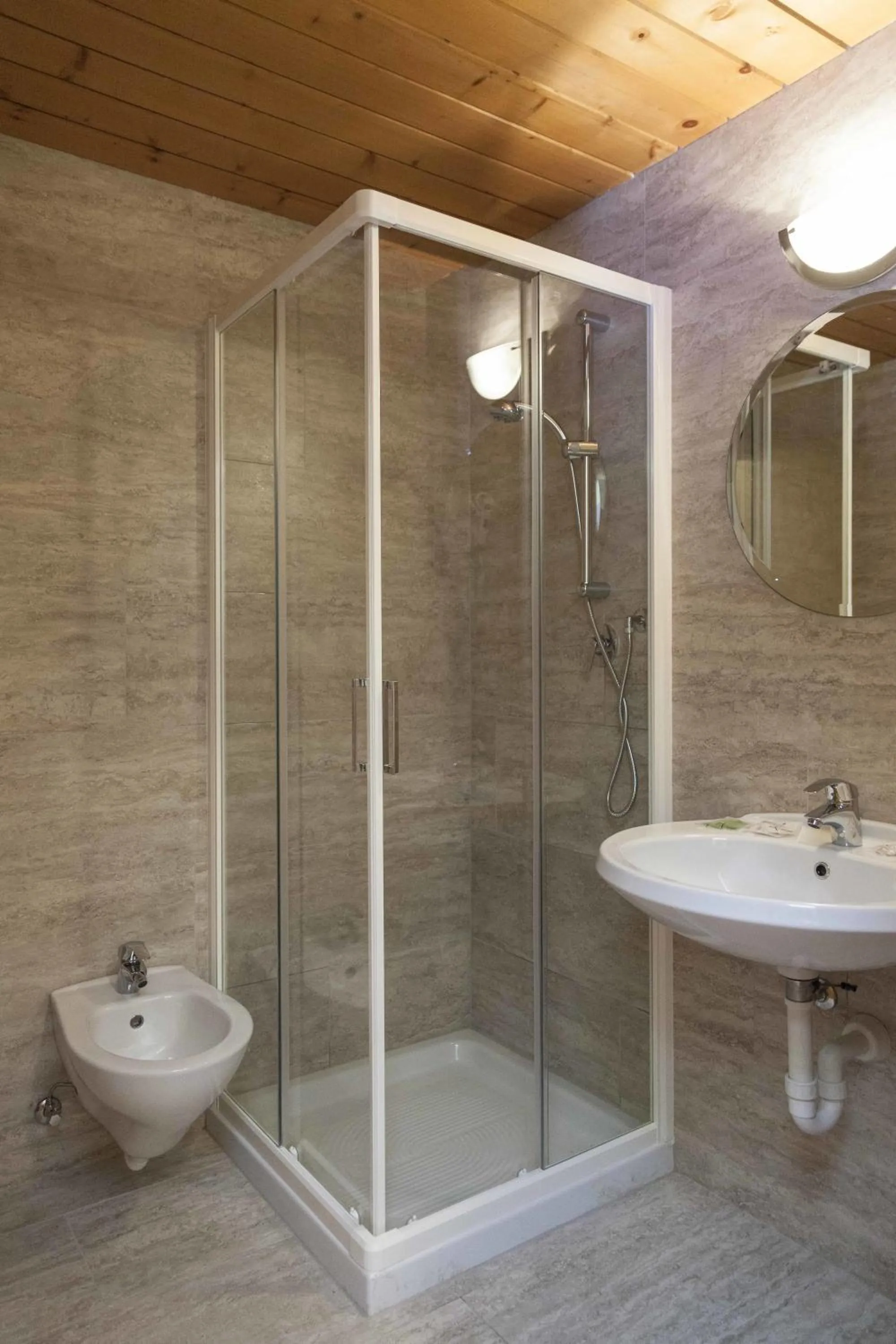 Shower in Hotel Casa Alpina - Alpin Haus