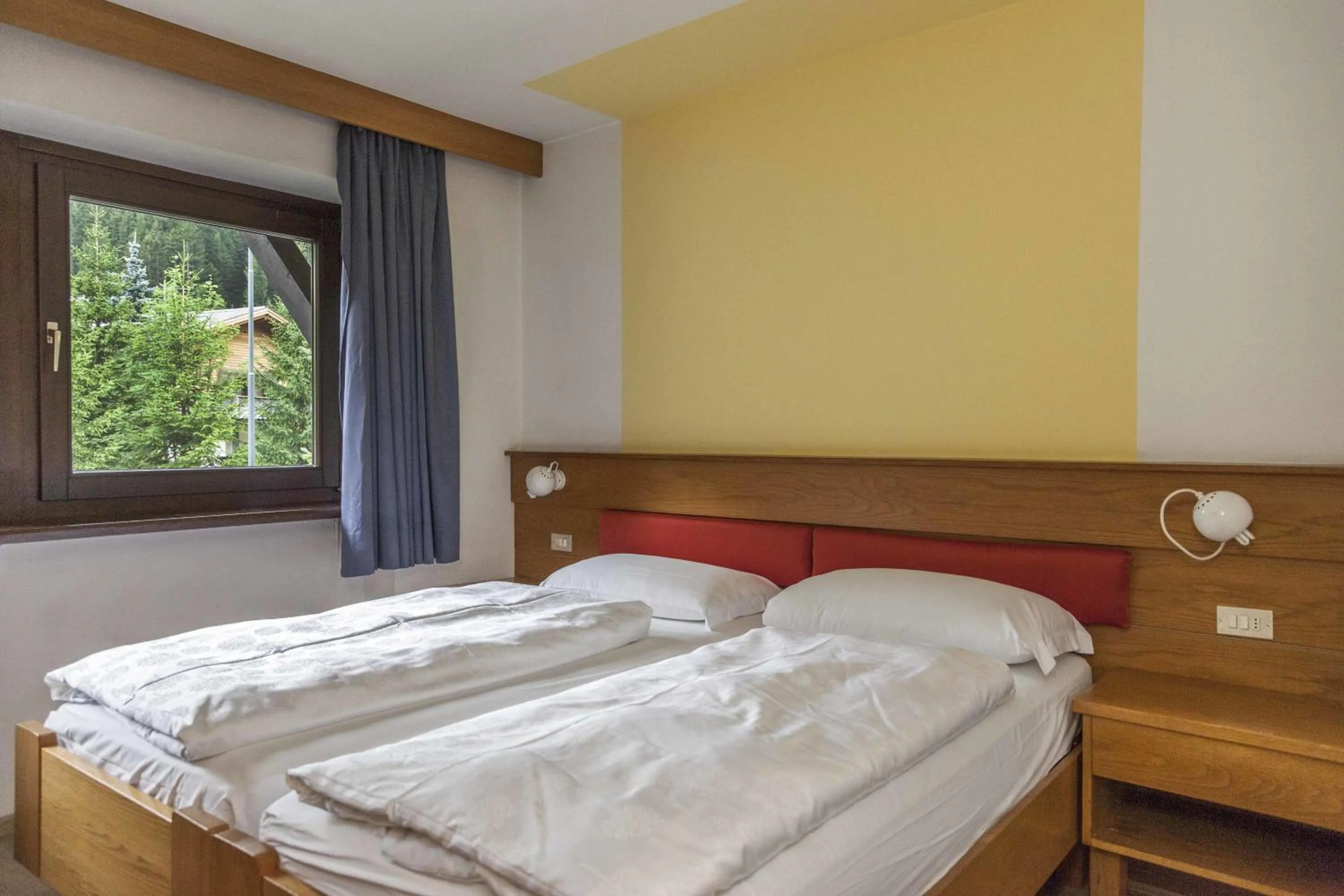 Bedroom, Bed in Hotel Casa Alpina - Alpin Haus