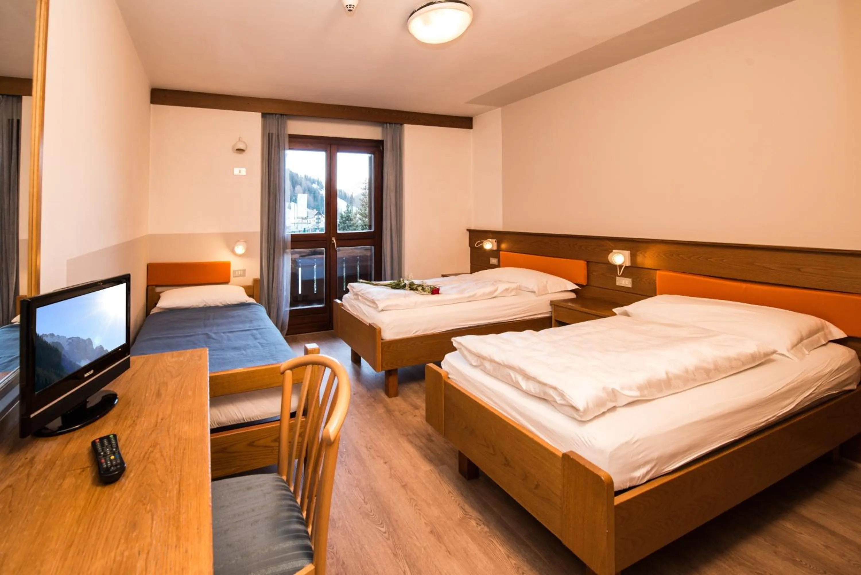 Photo of the whole room, Bed in Hotel Casa Alpina - Alpin Haus