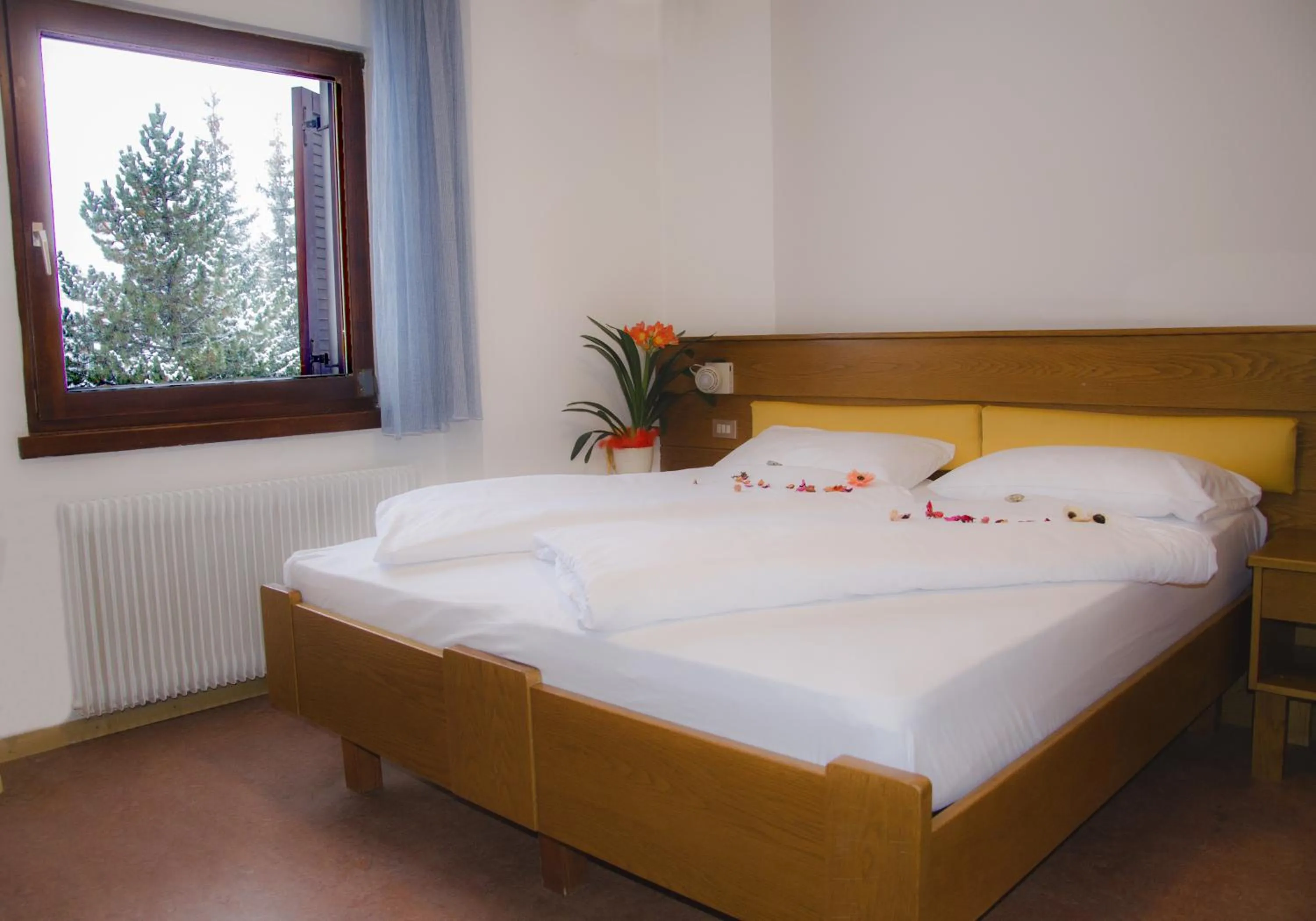 Photo of the whole room, Bed in Hotel Casa Alpina - Alpin Haus