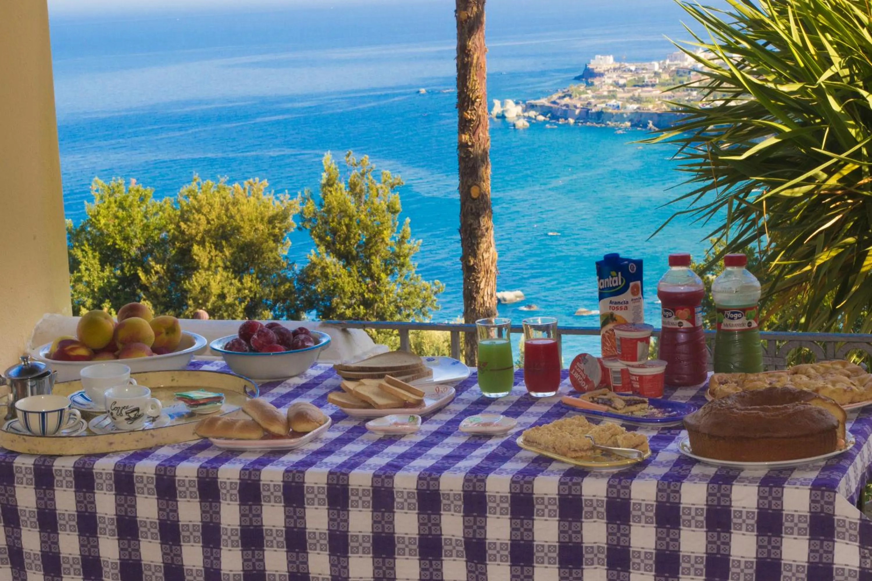 Food and drinks in Sweetposeidon