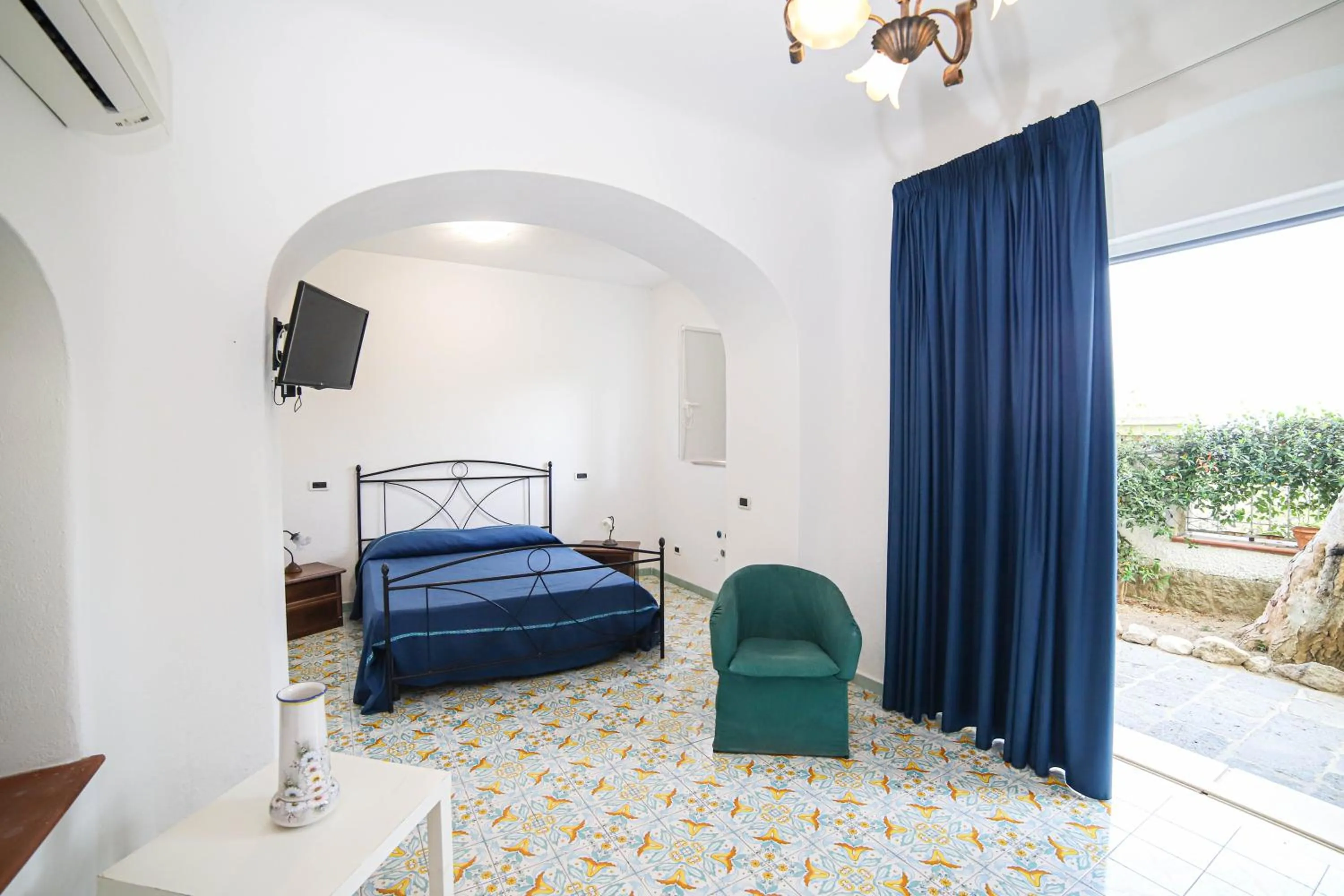 Bedroom, Bed in Sweetposeidon