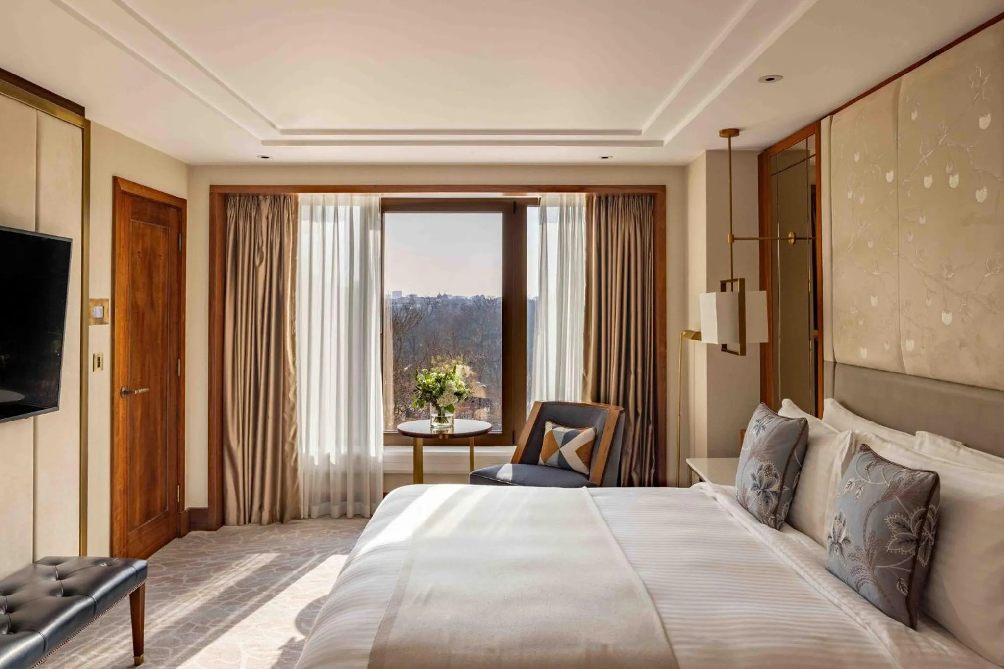 Photo of the whole room, Bed in InterContinental London Park Lane by IHG