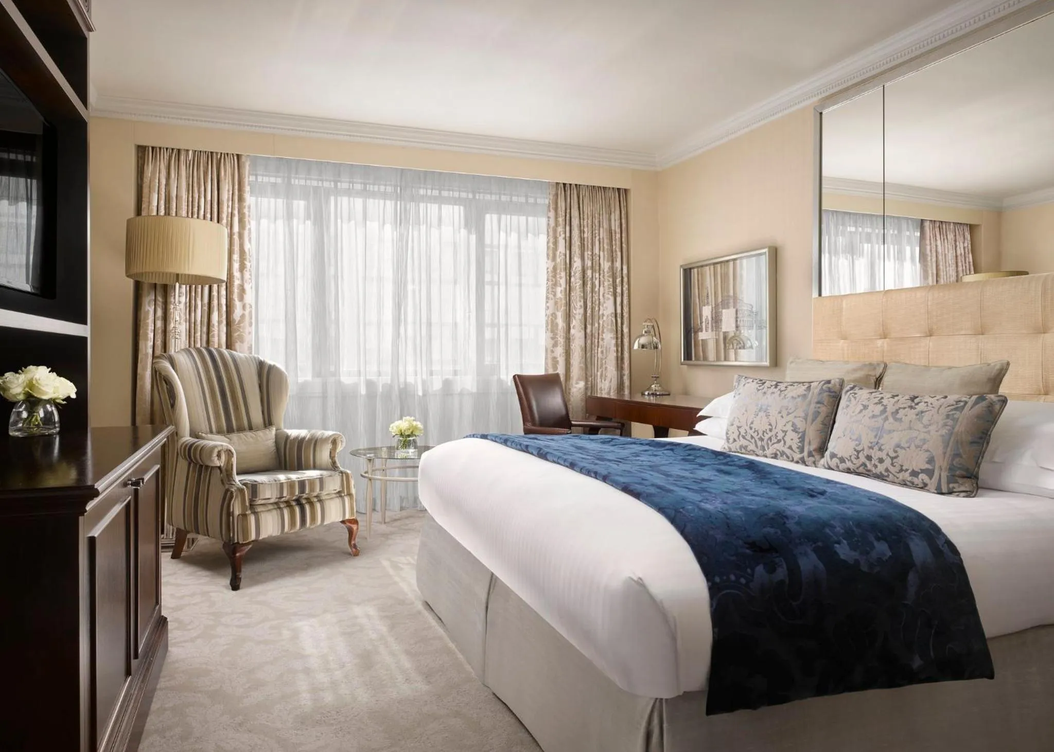 Photo of the whole room, Bed in InterContinental London Park Lane by IHG