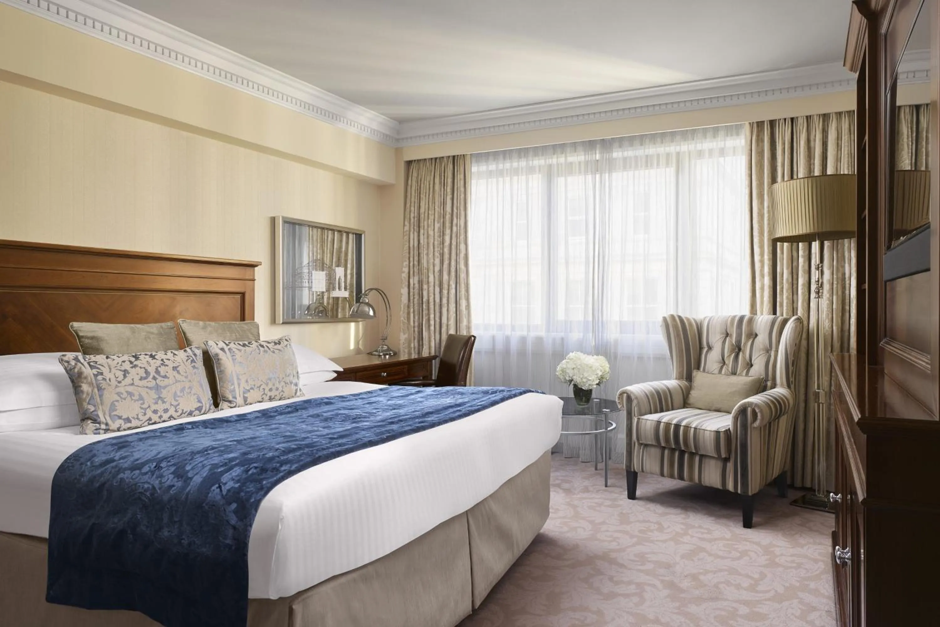 Photo of the whole room, Bed in InterContinental London Park Lane by IHG