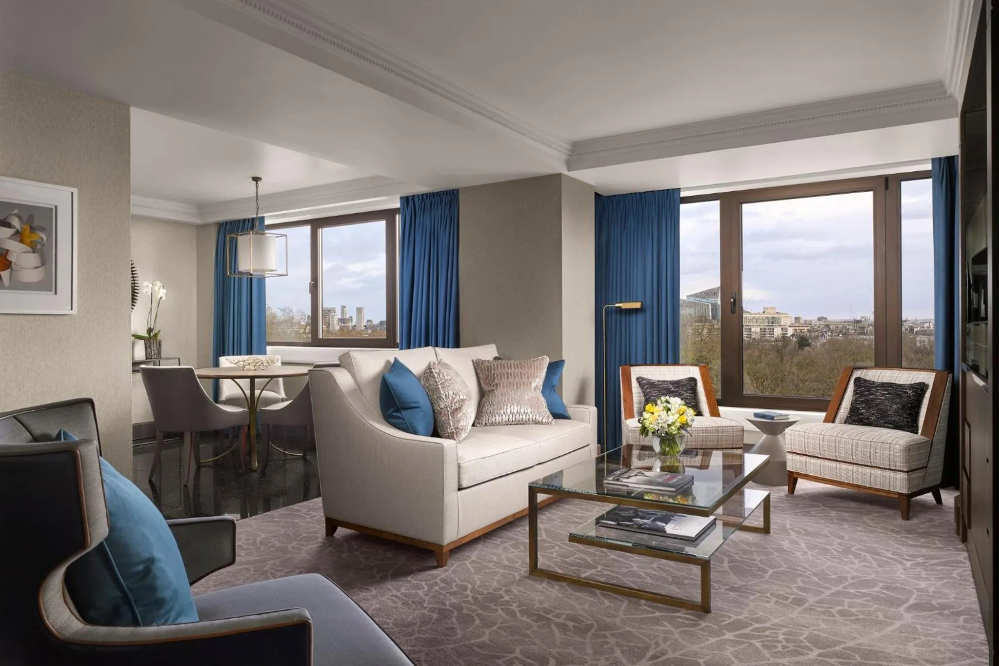 Photo of the whole room in InterContinental London Park Lane by IHG