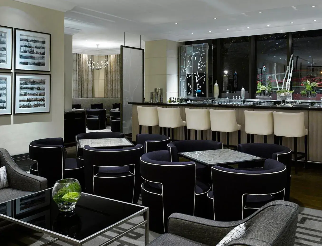 Lounge or bar in InterContinental London Park Lane by IHG Lounge or bar in InterContinental London Park Lane by IHG