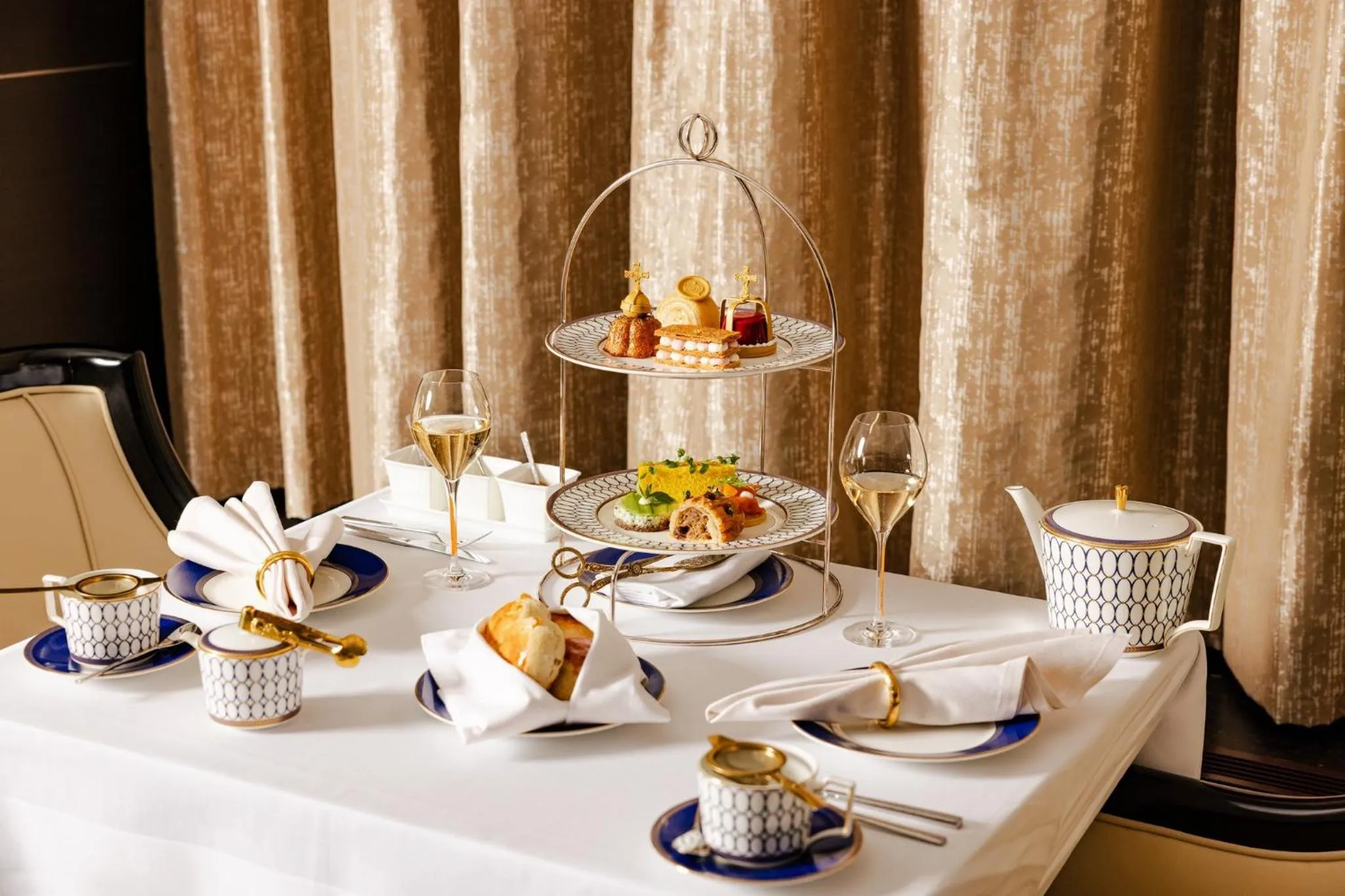 Restaurant/places to eat in InterContinental London Park Lane by IHG