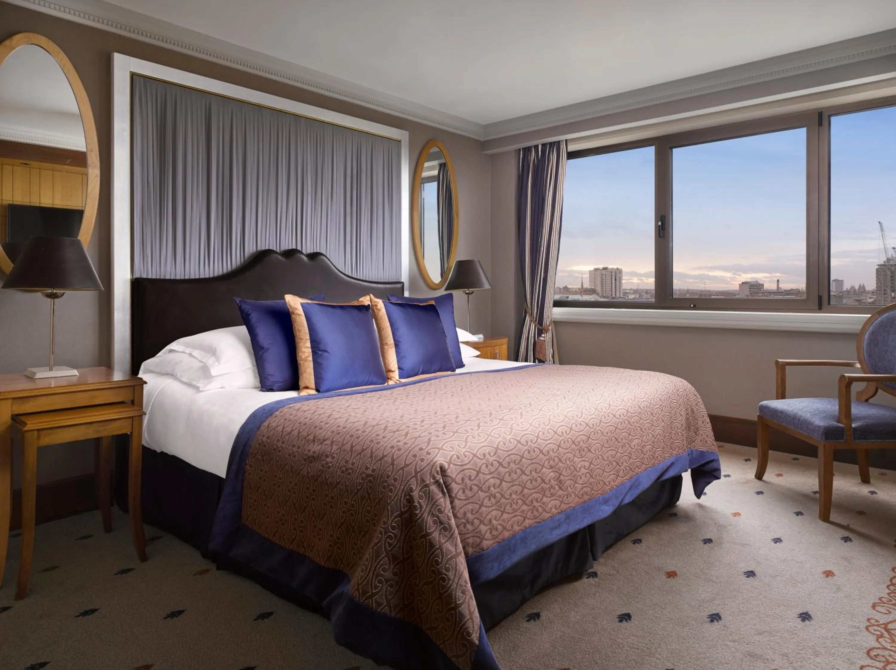 Photo of the whole room, Bed in InterContinental London Park Lane by IHG