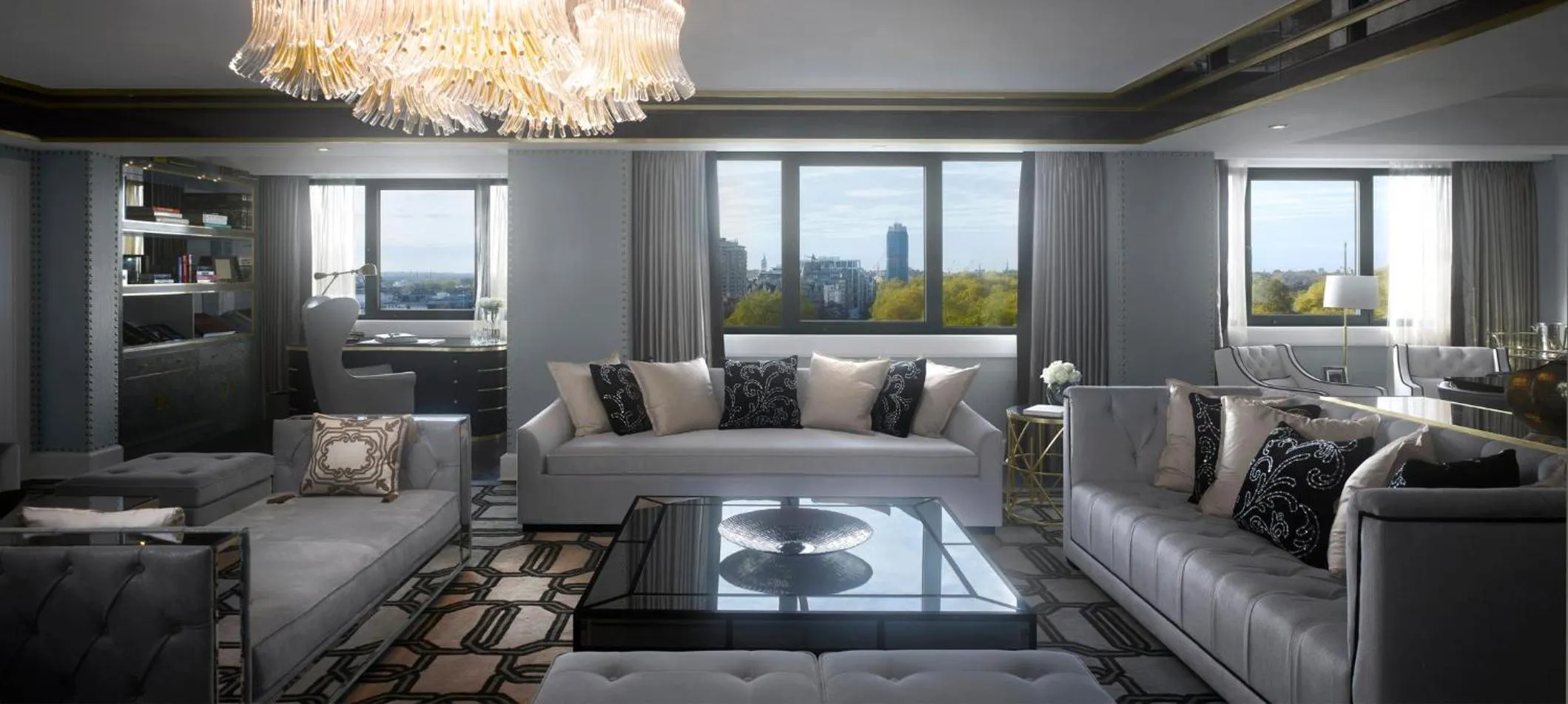 Photo of the whole room in InterContinental London Park Lane by IHG