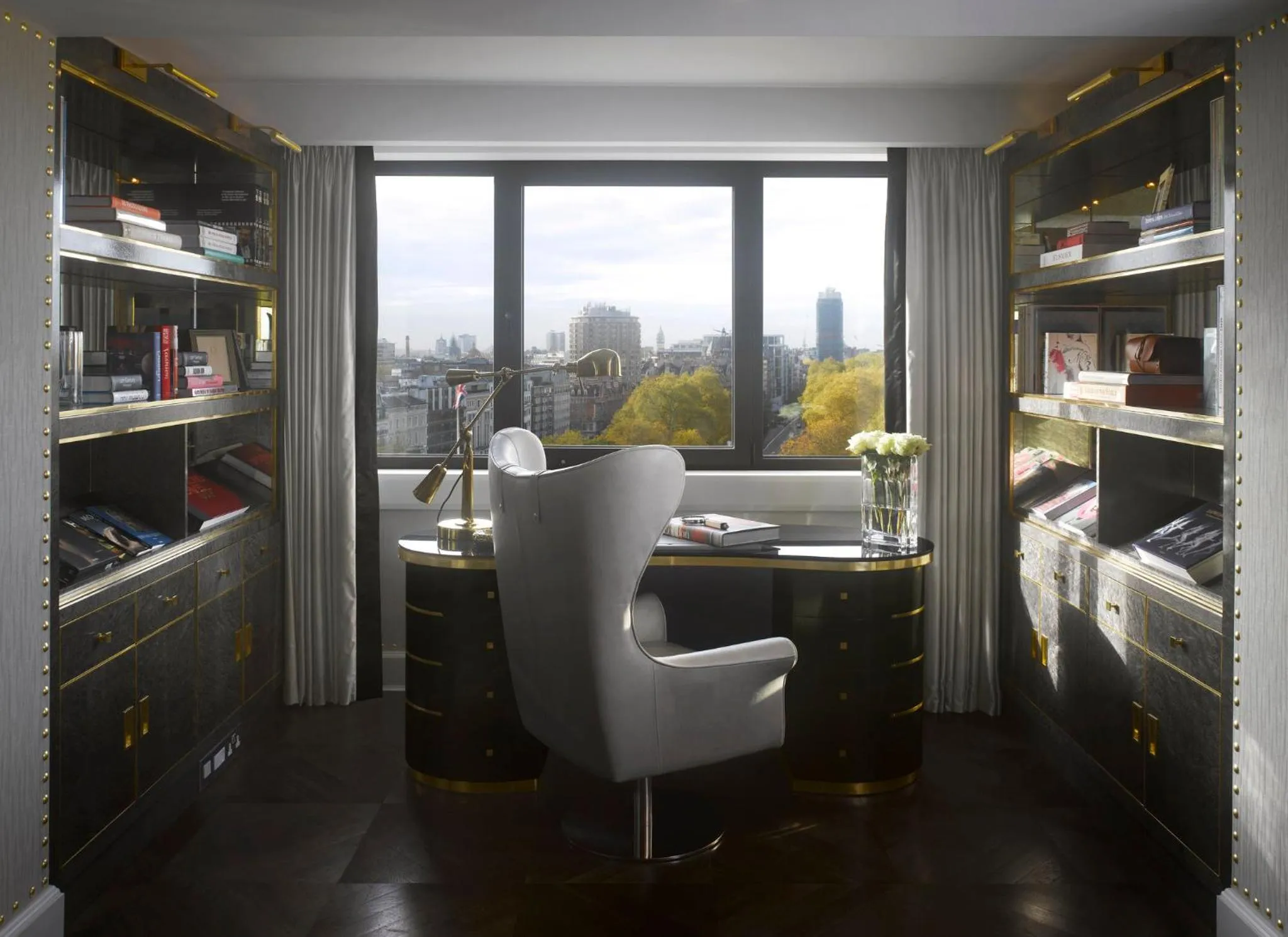 Photo of the whole room in InterContinental London Park Lane by IHG