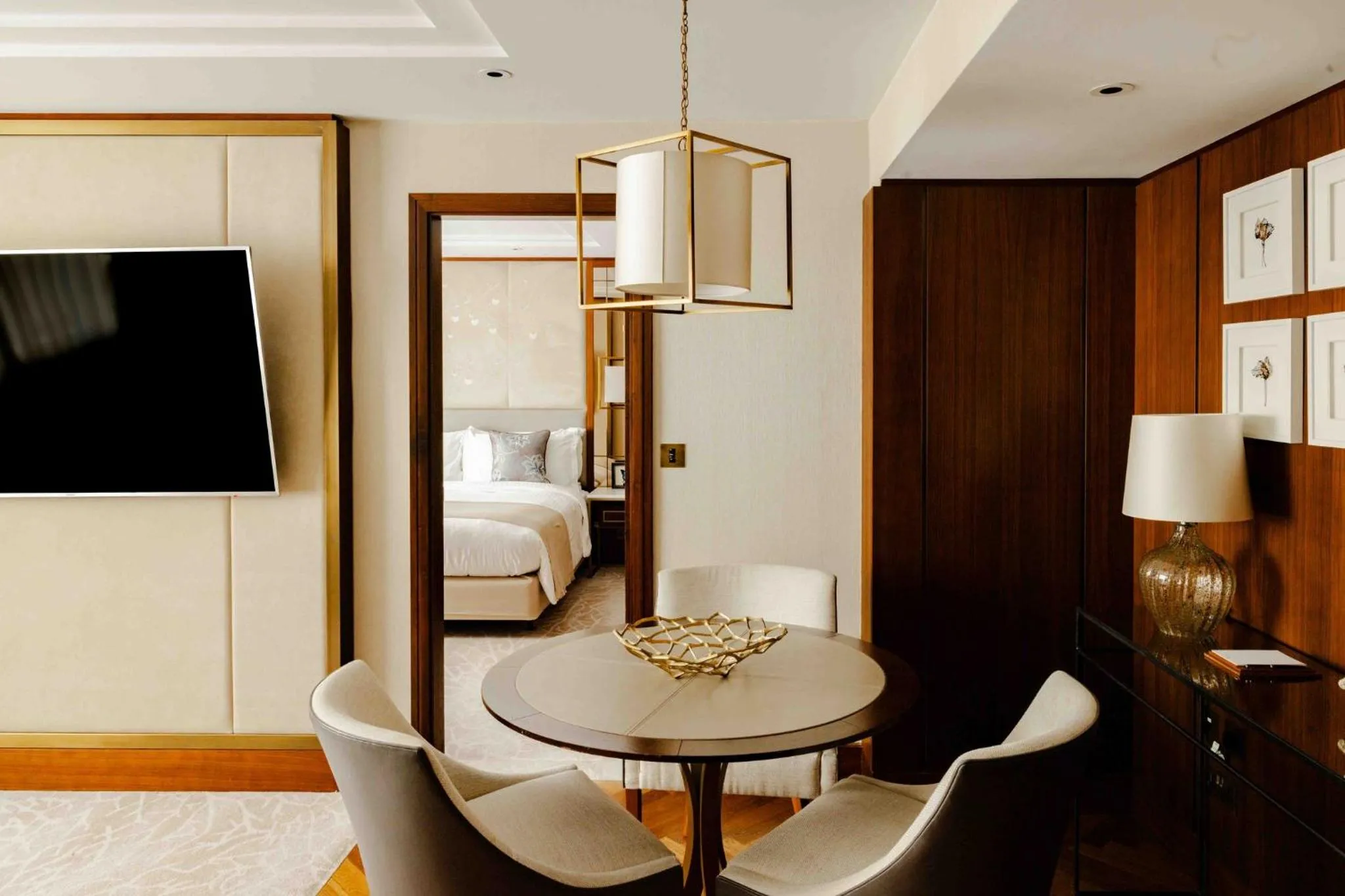 Photo of the whole room in InterContinental London Park Lane by IHG