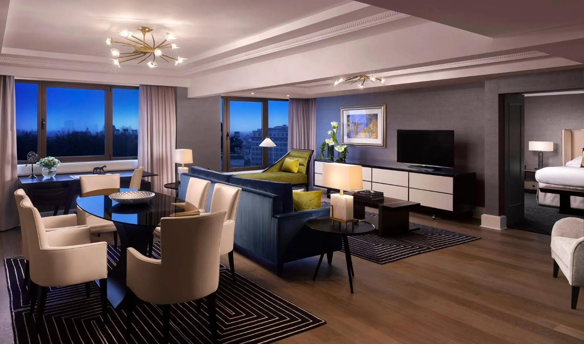 Photo of the whole room in InterContinental London Park Lane by IHG