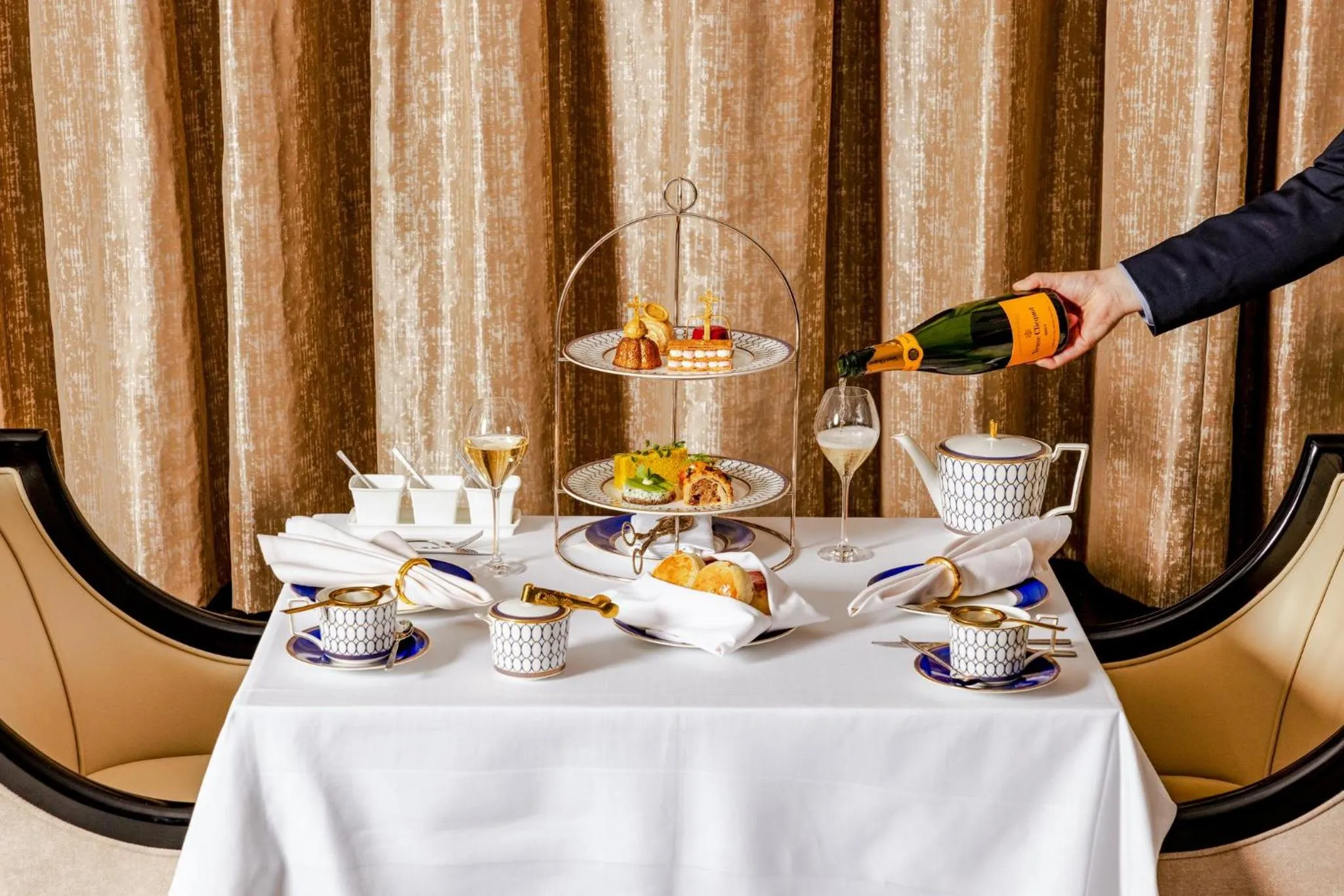 Restaurant/places to eat in InterContinental London Park Lane by IHG