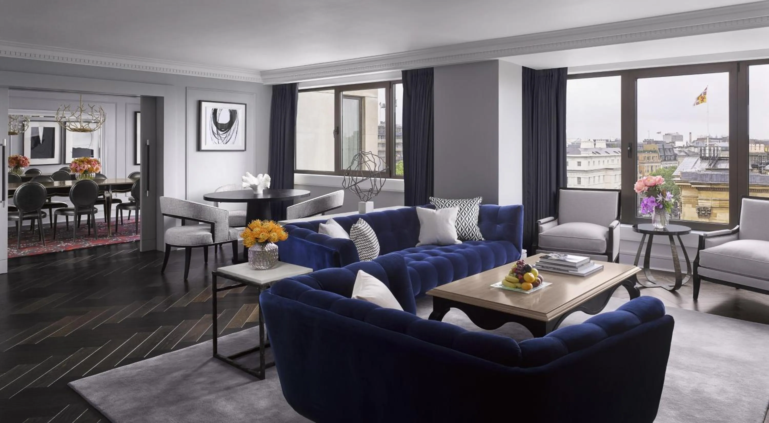 Photo of the whole room in InterContinental London Park Lane by IHG