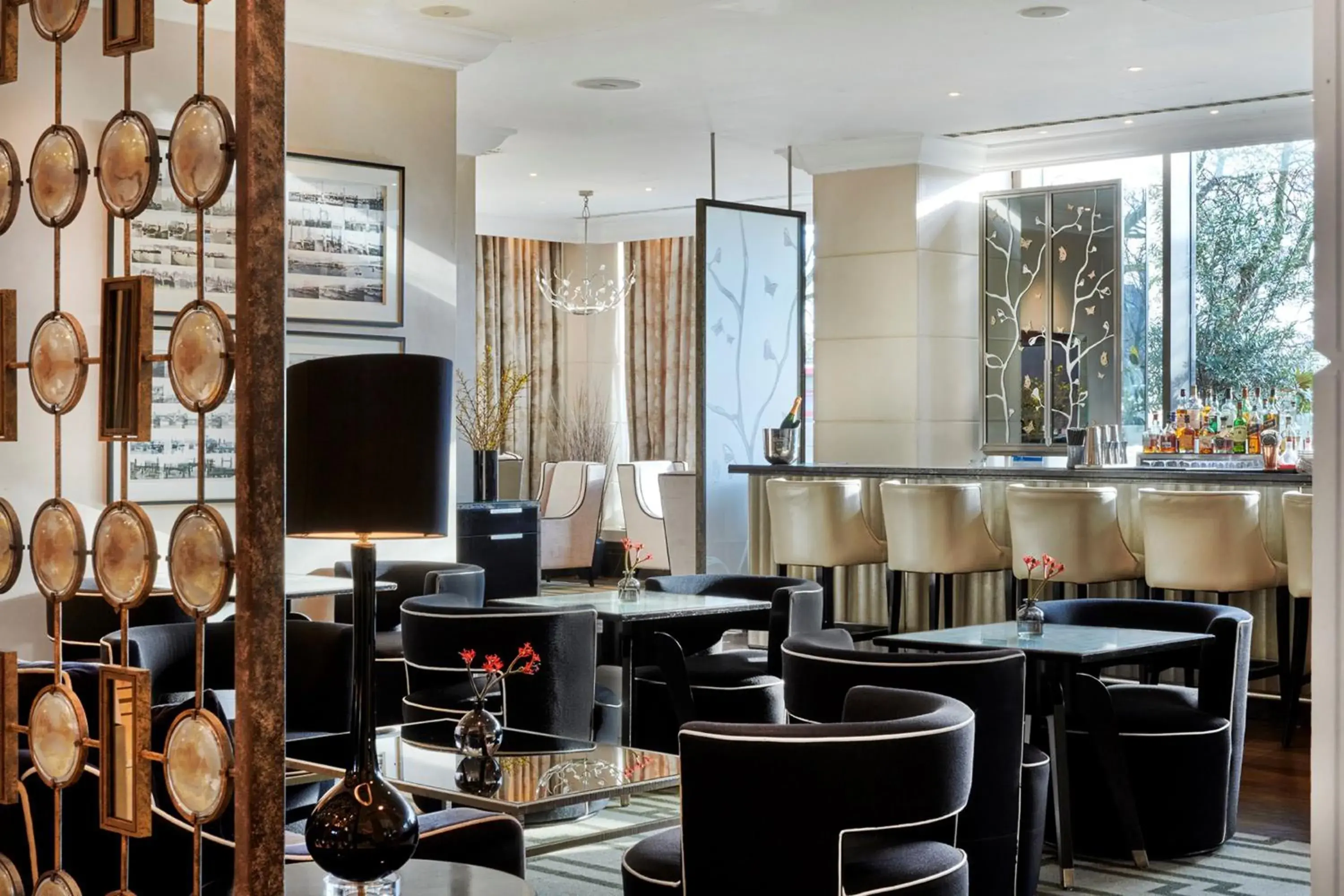 Lounge or bar in InterContinental London Park Lane by IHG Lounge or bar in InterContinental London Park Lane by IHG