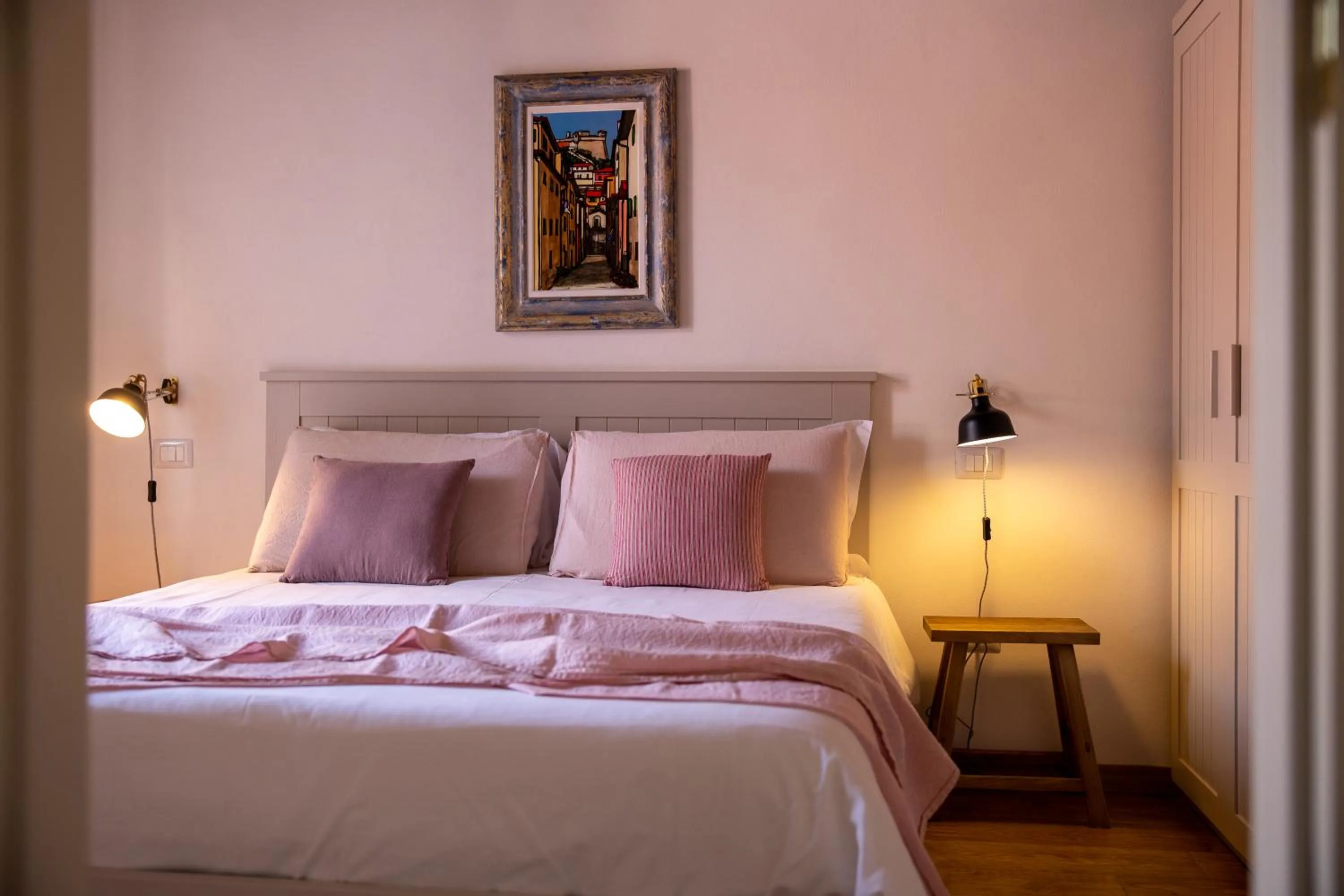 Decorative detail, Bed in Indarsena b&b