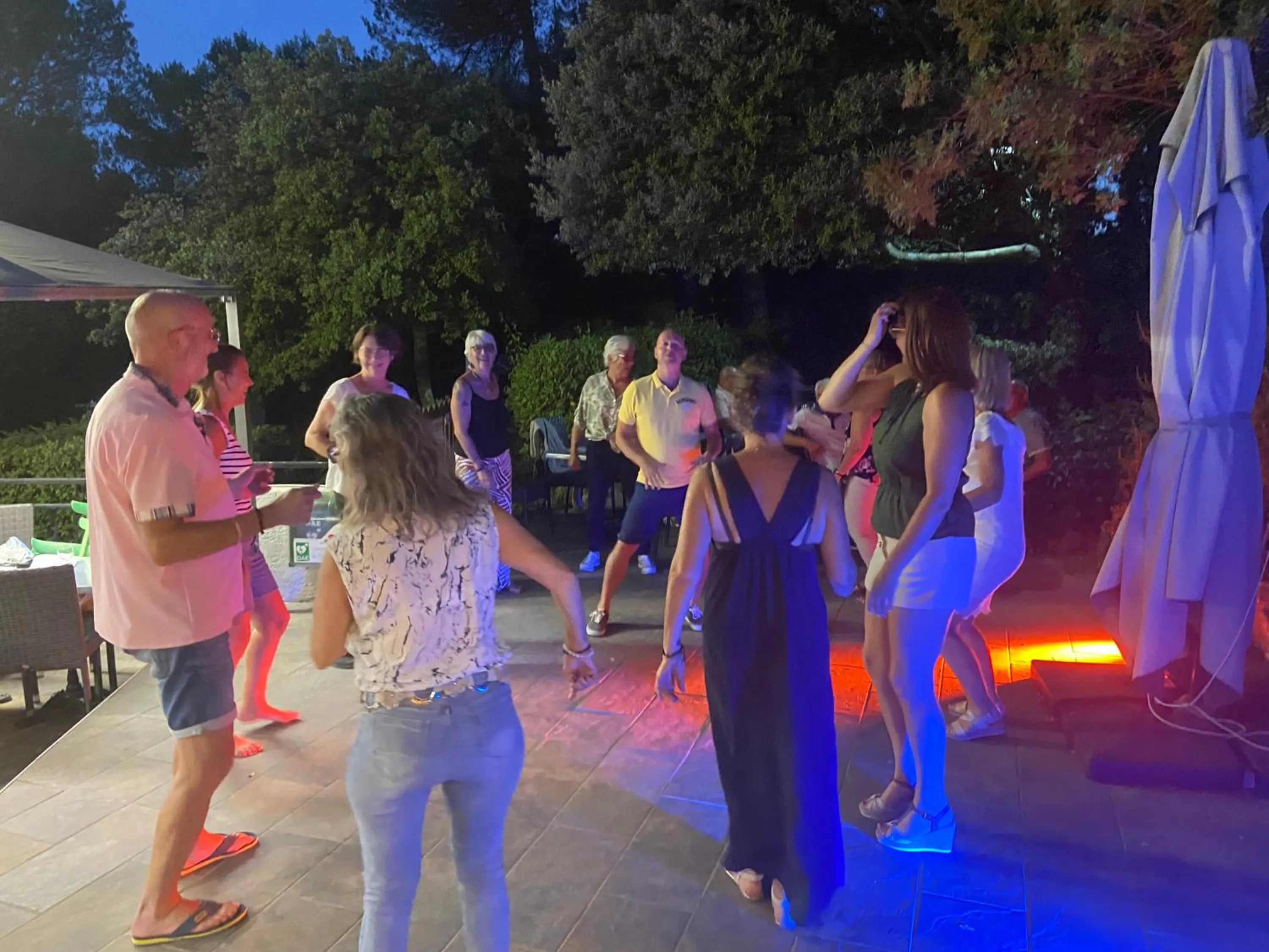 Evening entertainment in Les Arbousiers Village Hôtel Provençal