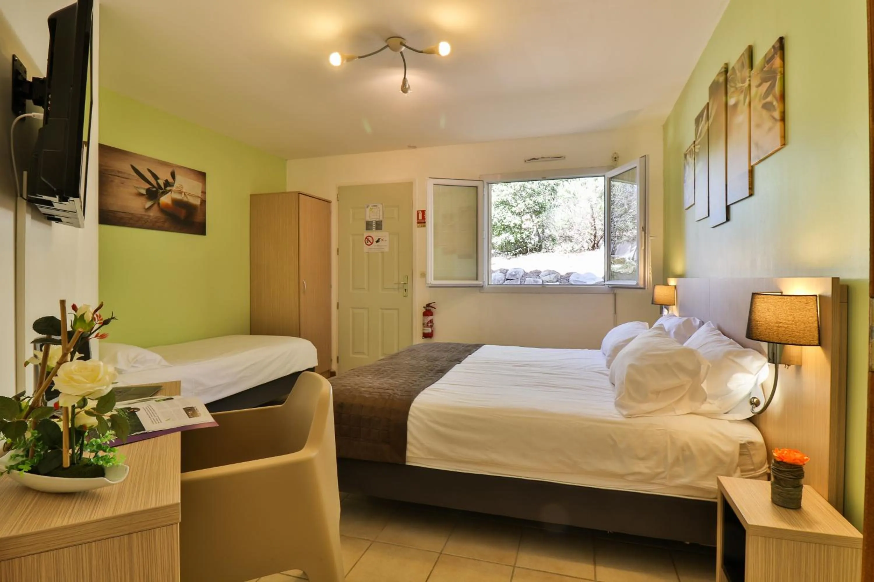 Photo of the whole room, Bed in Les Arbousiers Village Hôtel Provençal