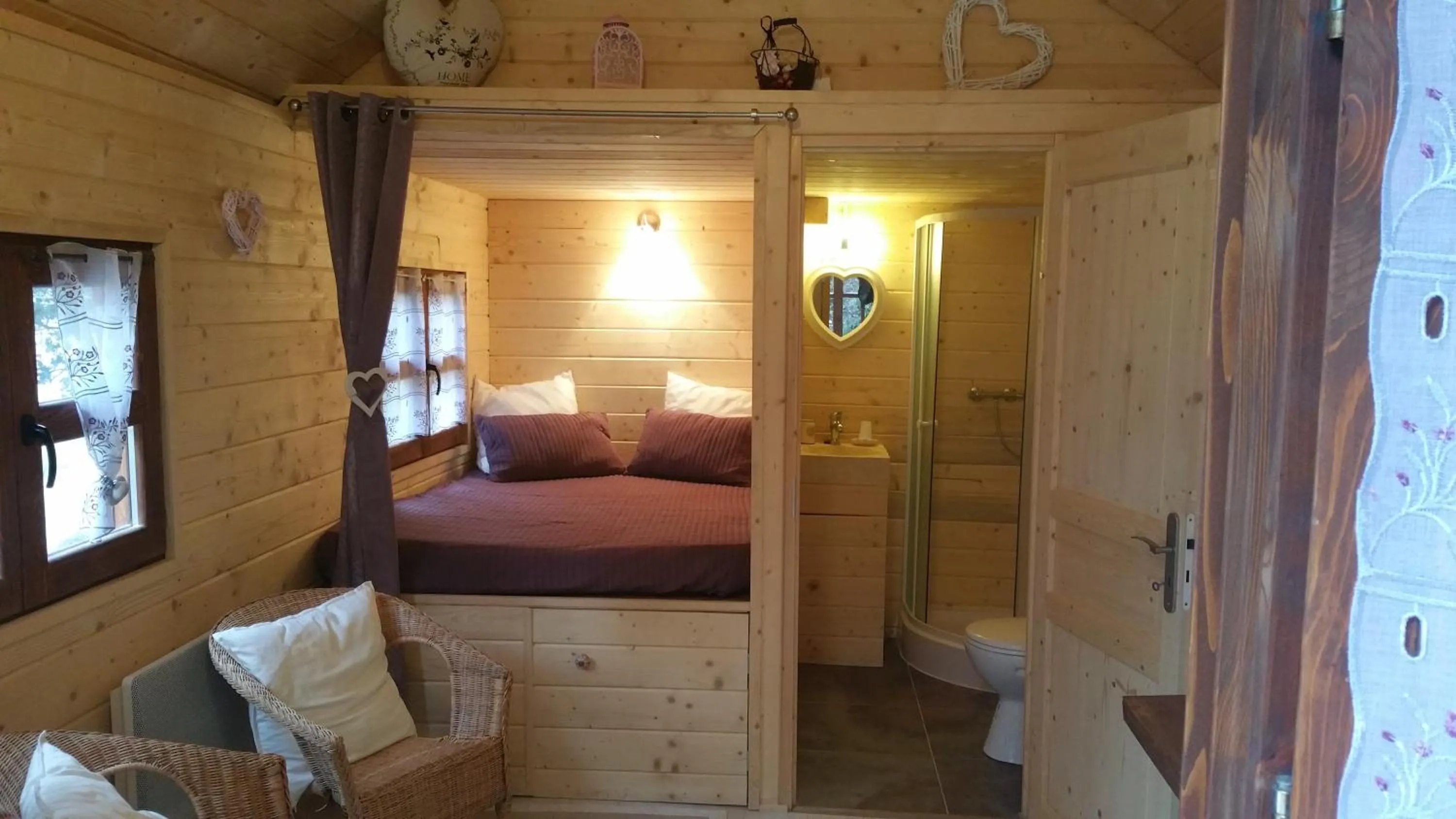 Photo of the whole room, Bed in Les Arbousiers Village Hôtel Provençal