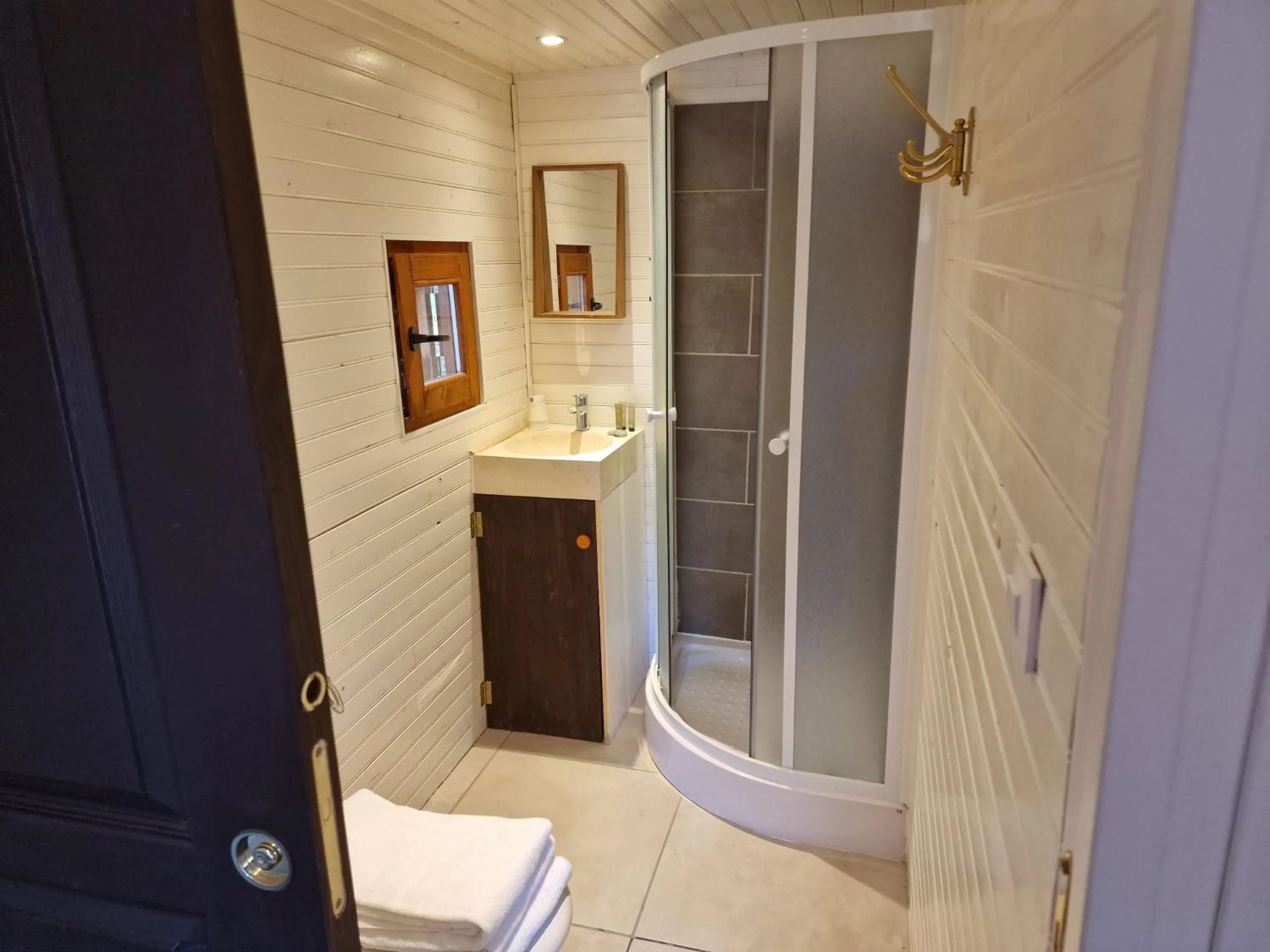 Shower in Les Arbousiers Village Hôtel Provençal