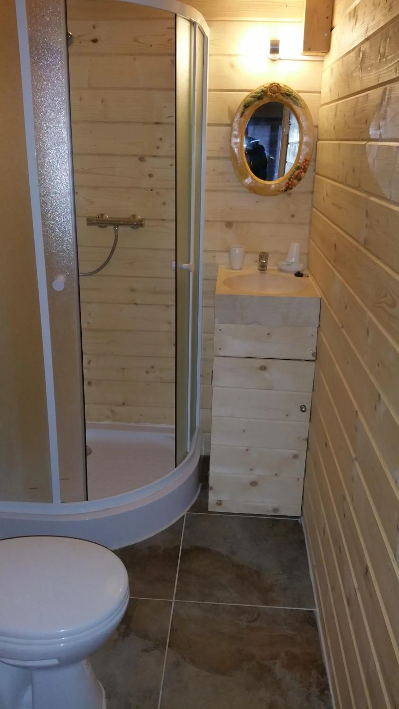 Bathroom in Les Arbousiers Village Hôtel Provençal