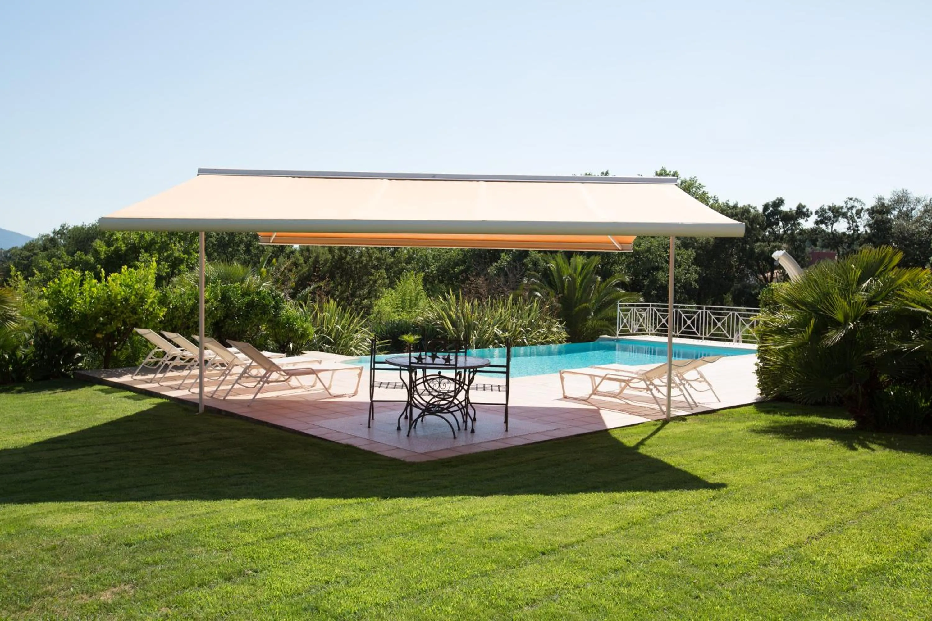 Garden view in La Tarentane