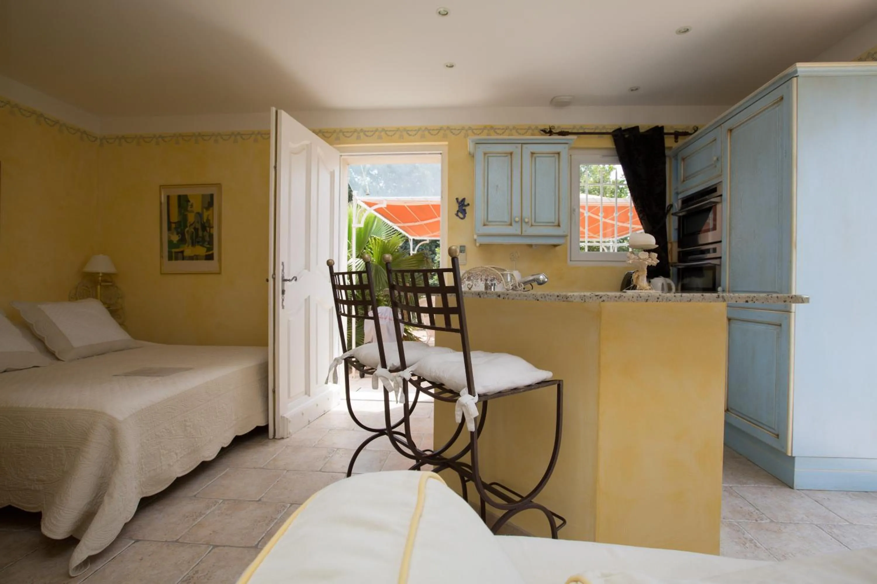 Photo of the whole room, Bed in La Tarentane