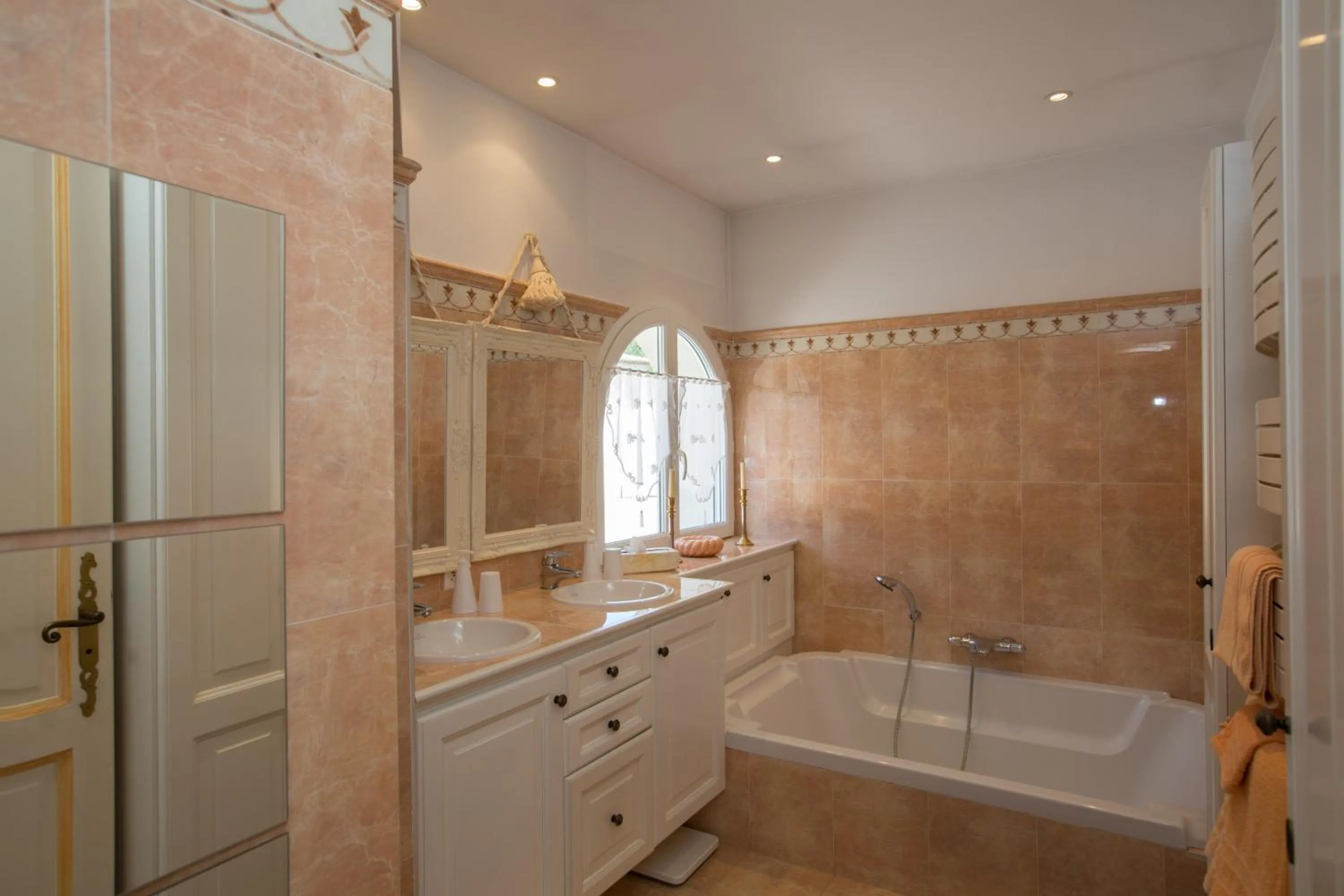 Decorative detail in La Tarentane