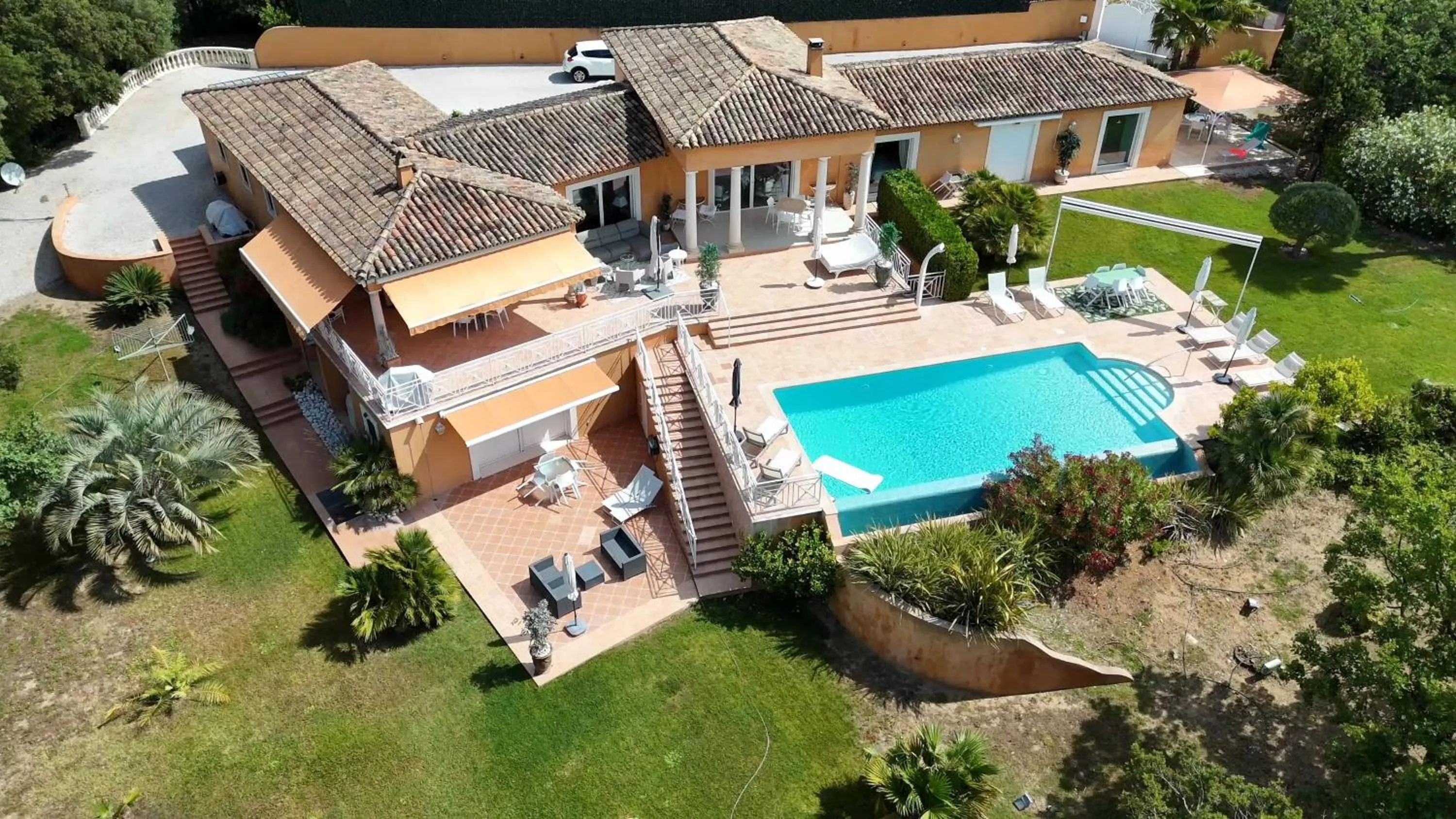 Property building in La Tarentane