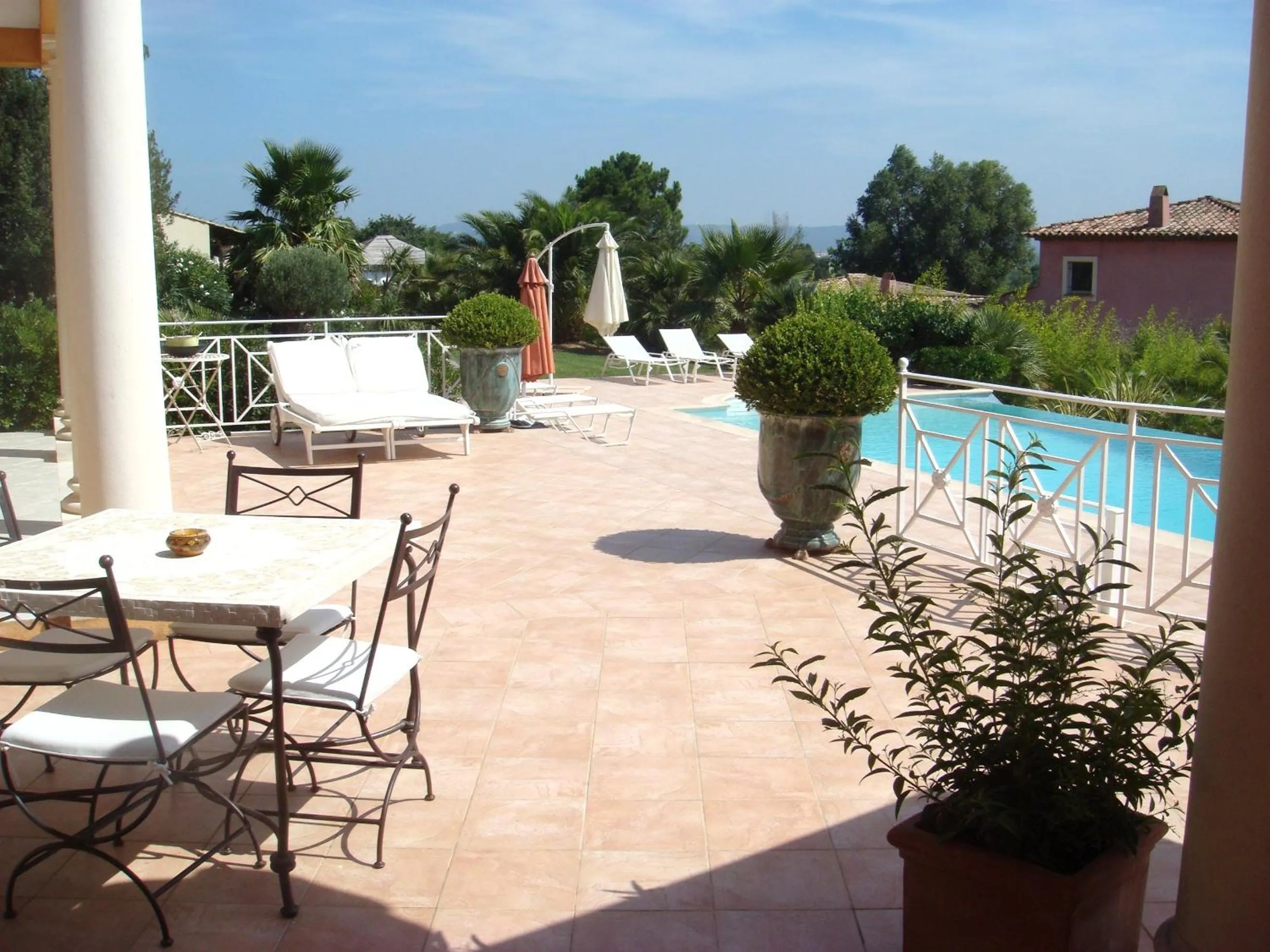 Patio in La Tarentane