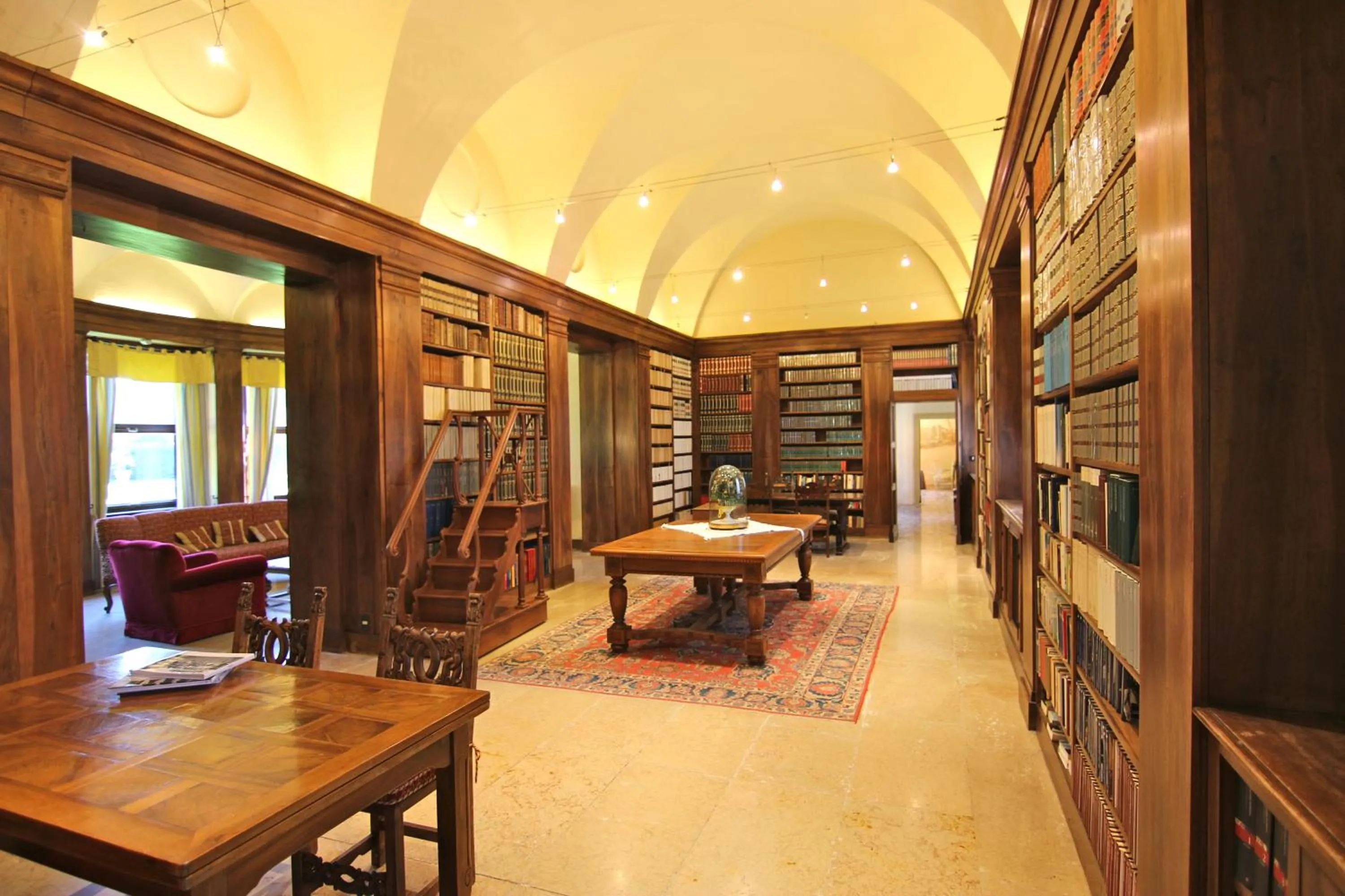 Library in Hotel Villa Giona