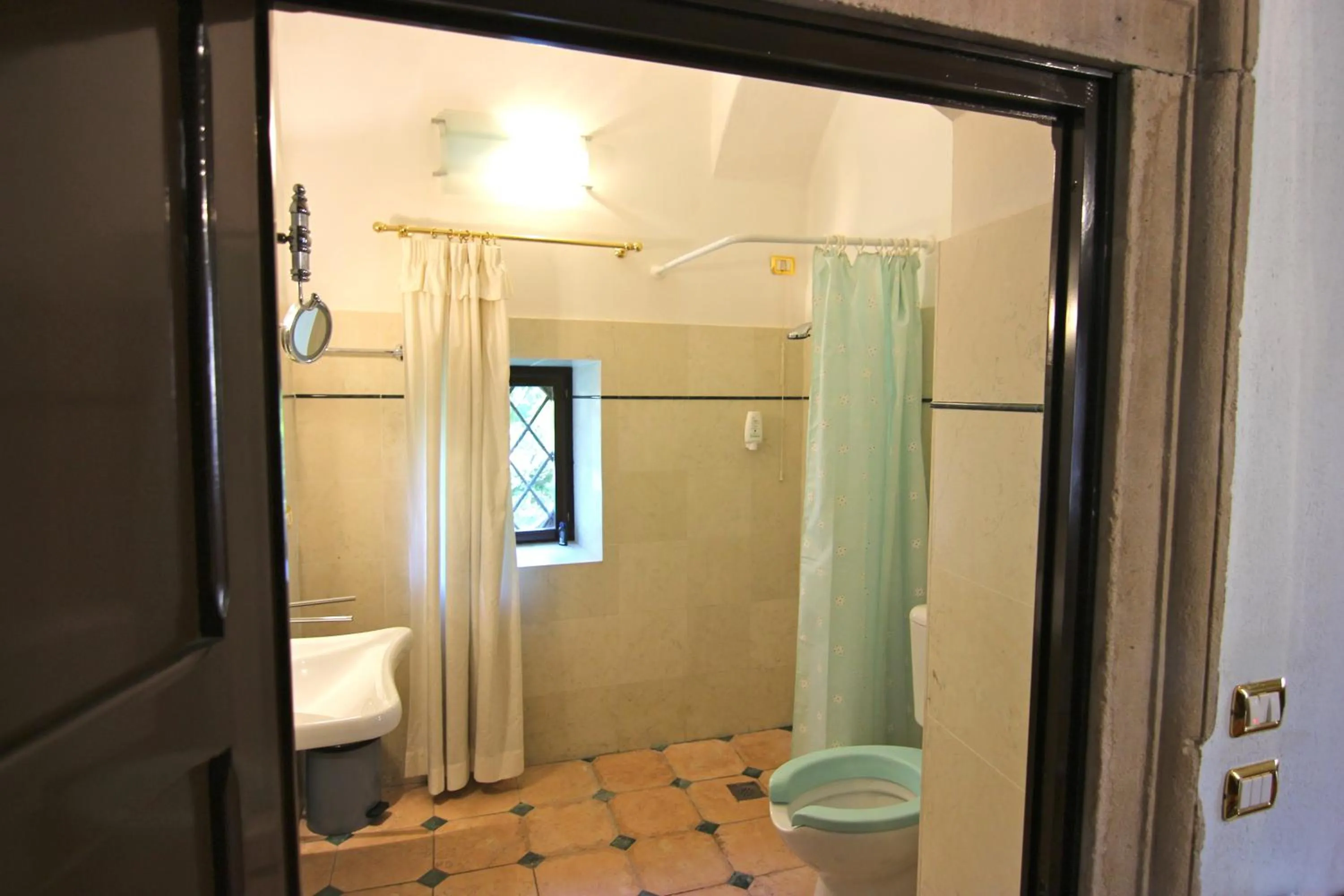 Bathroom in Hotel Villa Giona