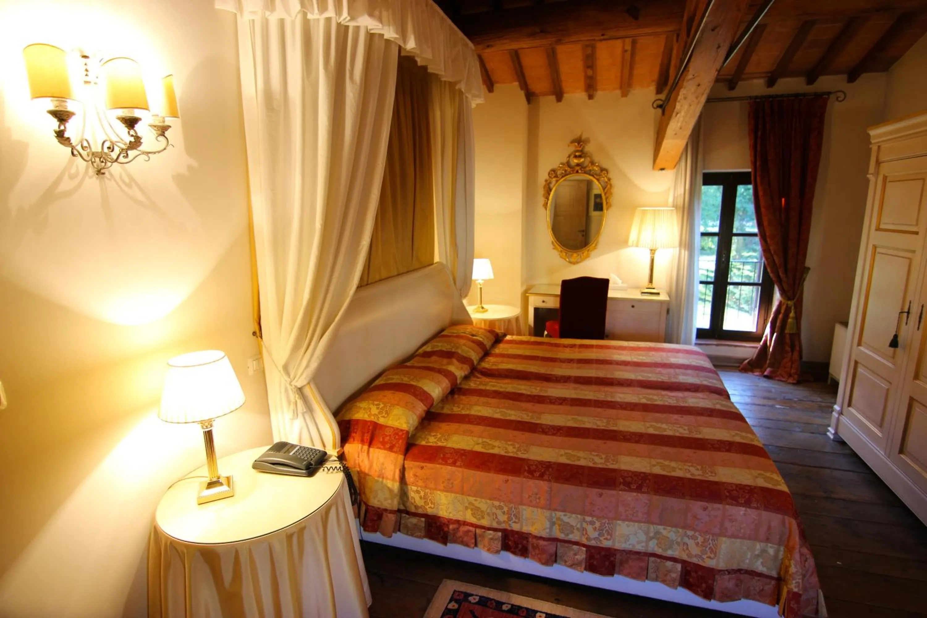 Bedroom in Hotel Villa Giona