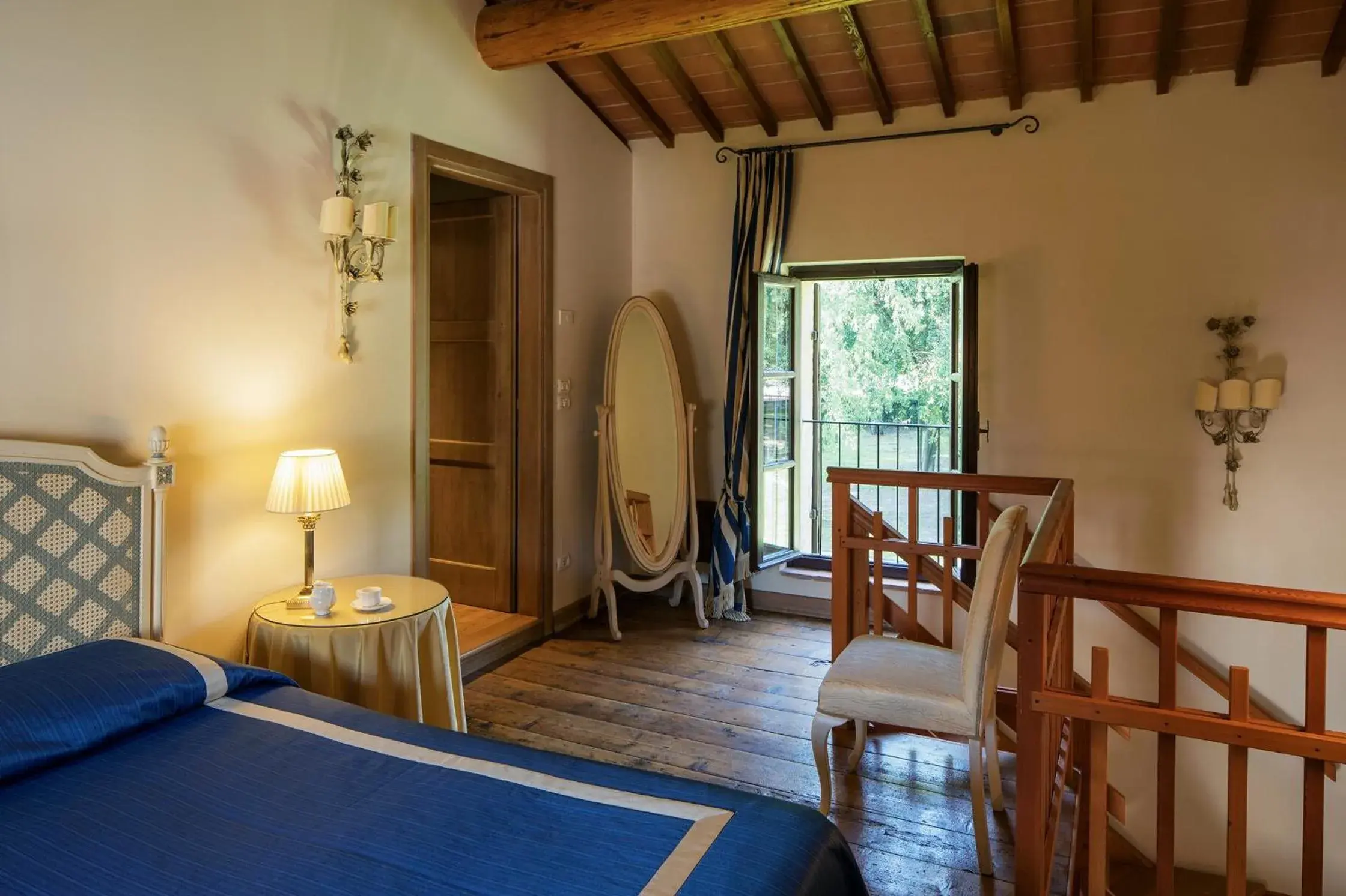 Junior Suite with Garden View in Hotel Villa Giona Junior Suite with Garden View in Hotel Villa Giona